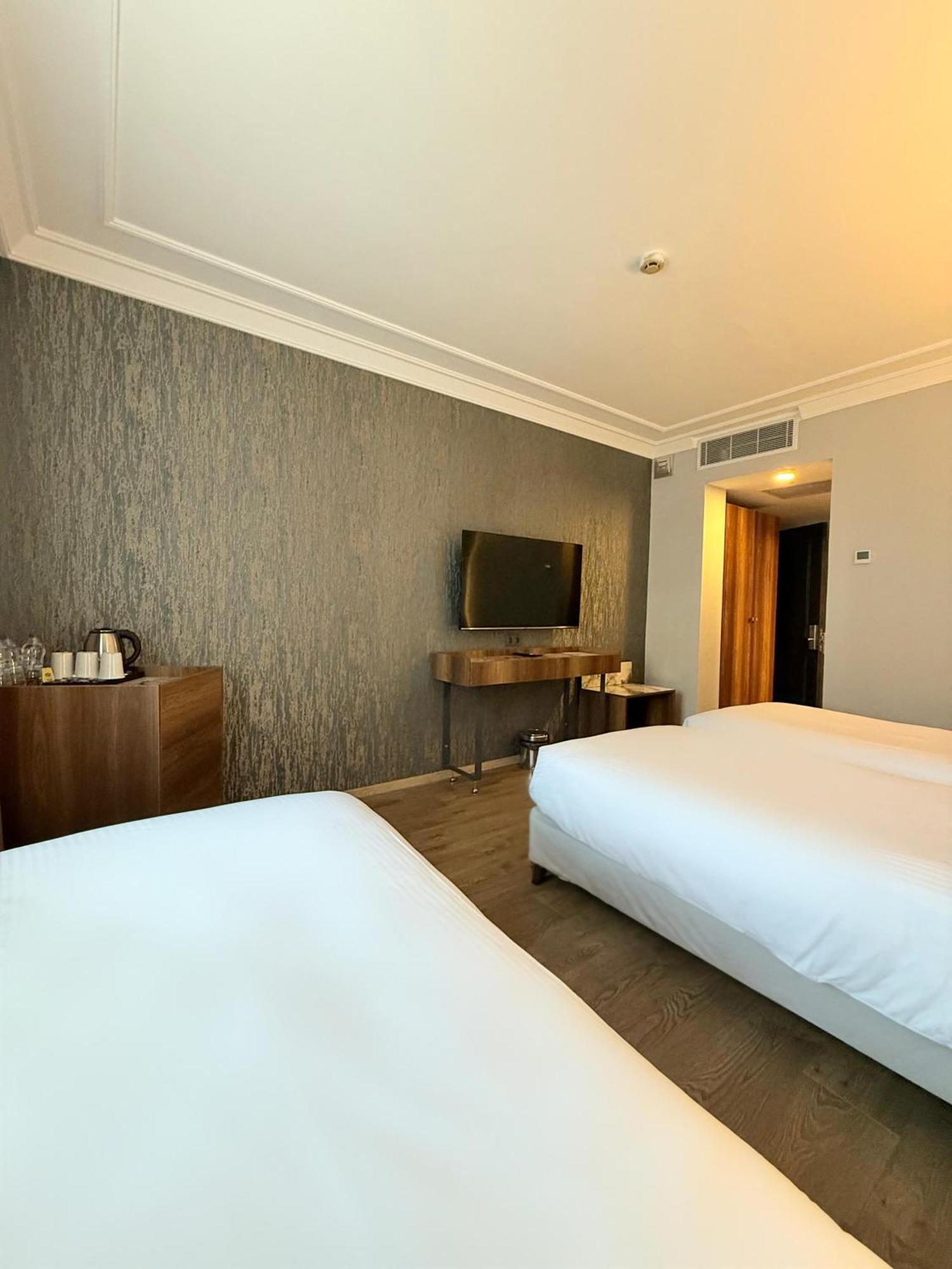 Hotel The Yali 3*