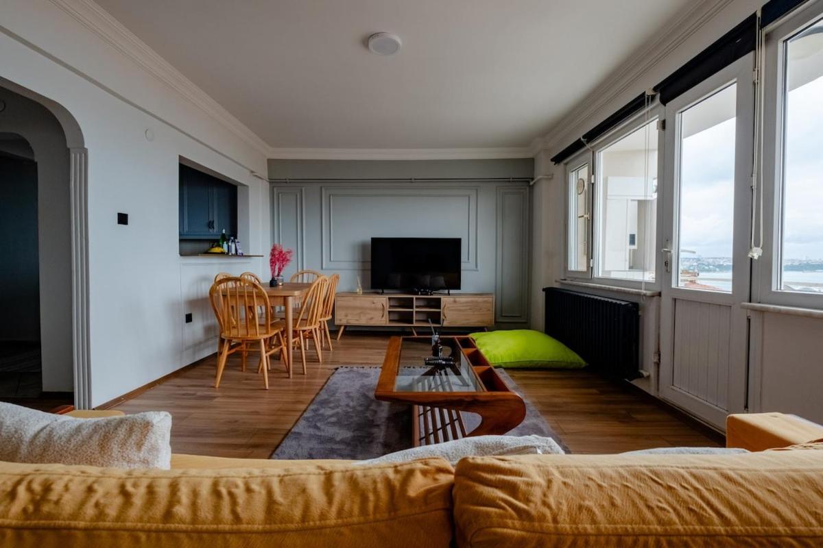 Bosphorus View With 2 Bedrooms Apartment