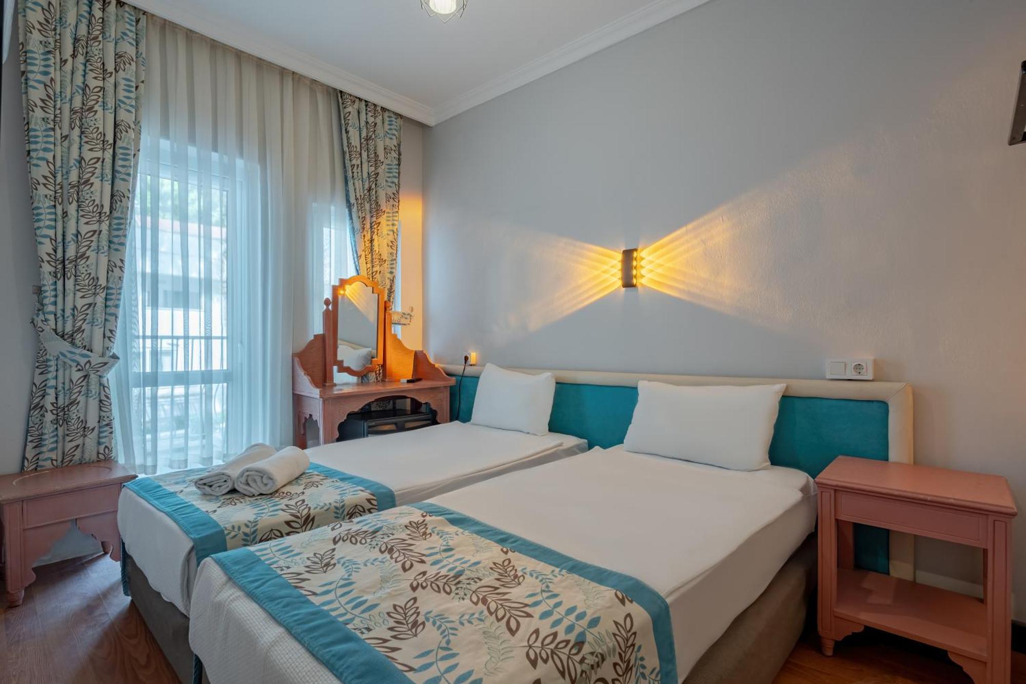Hotel Nusso Club Side