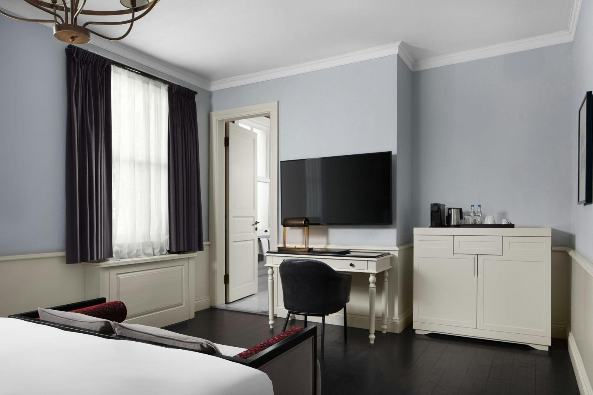 Adahan Decamondo Pera, Autograph Collection 5*