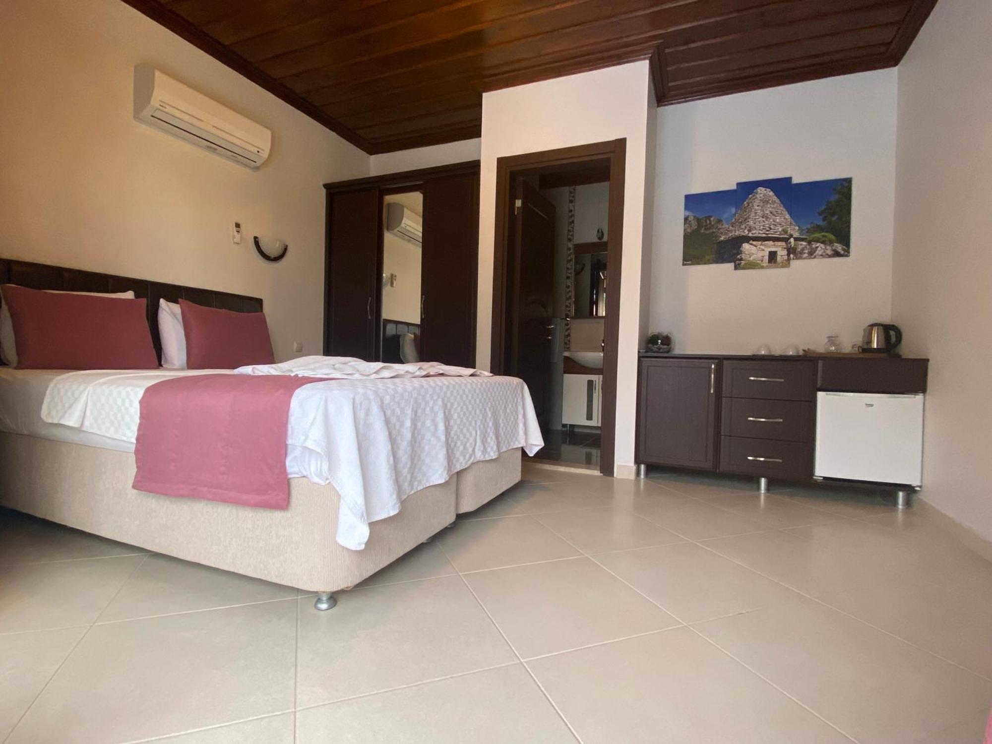 Suna House *