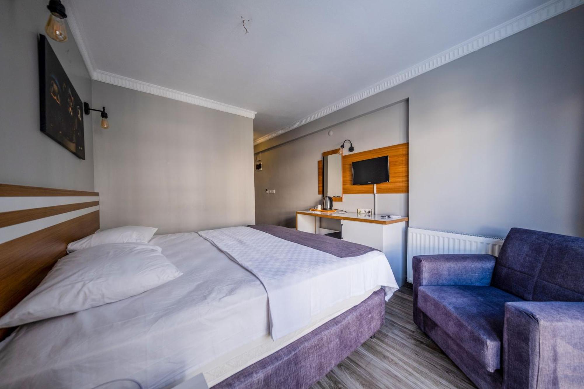 Lopera Hotel *