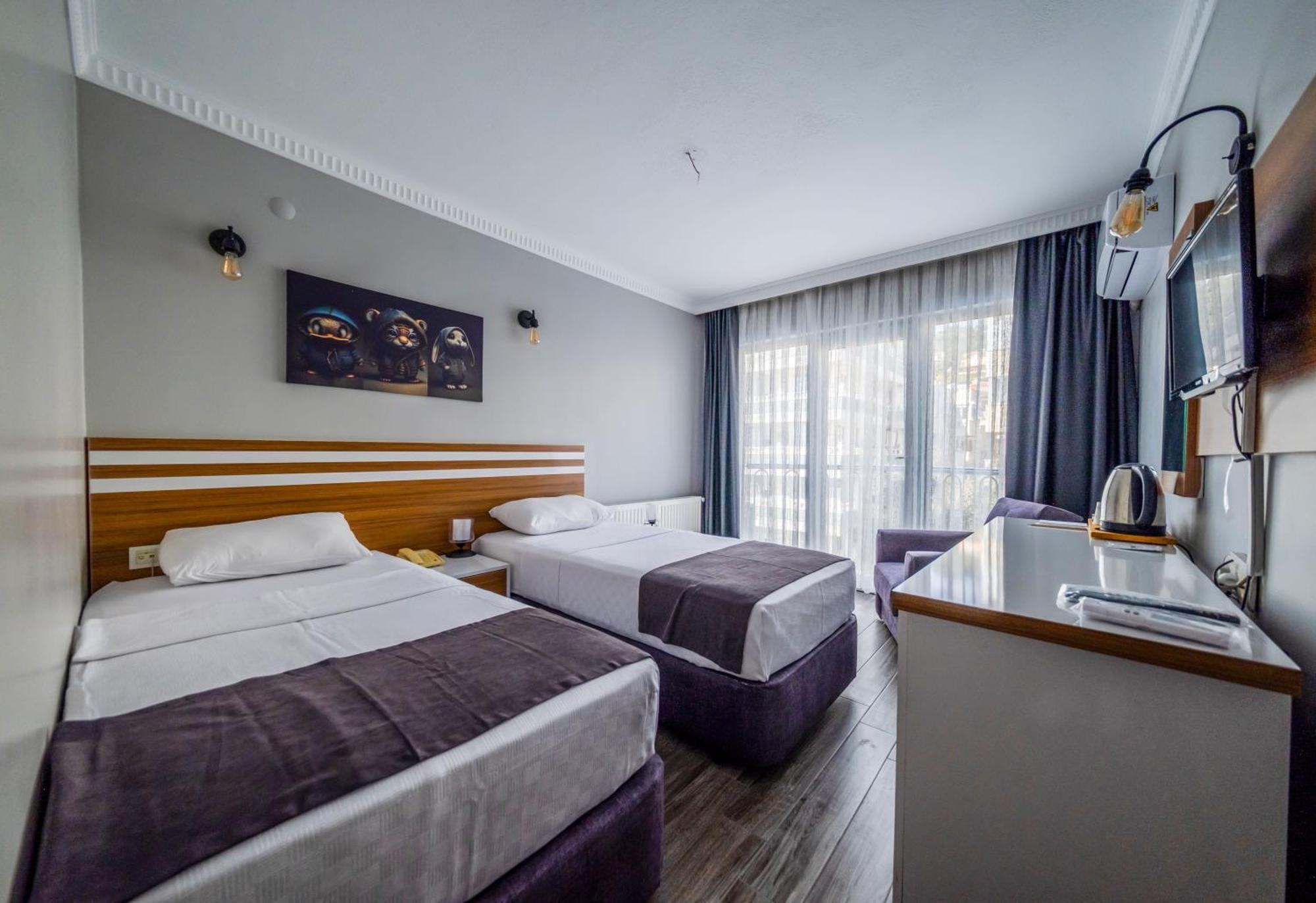 Lopera Hotel *