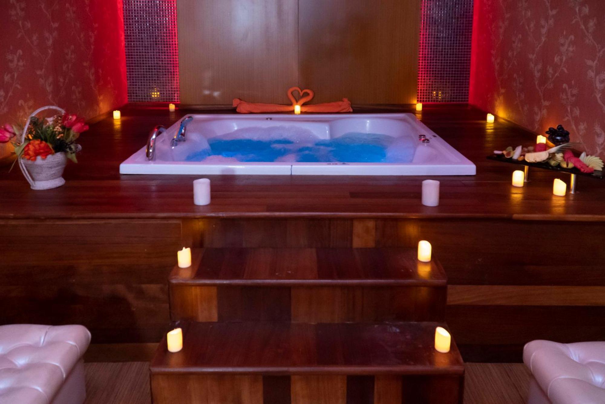 Adalya & Adults Only 5* Side