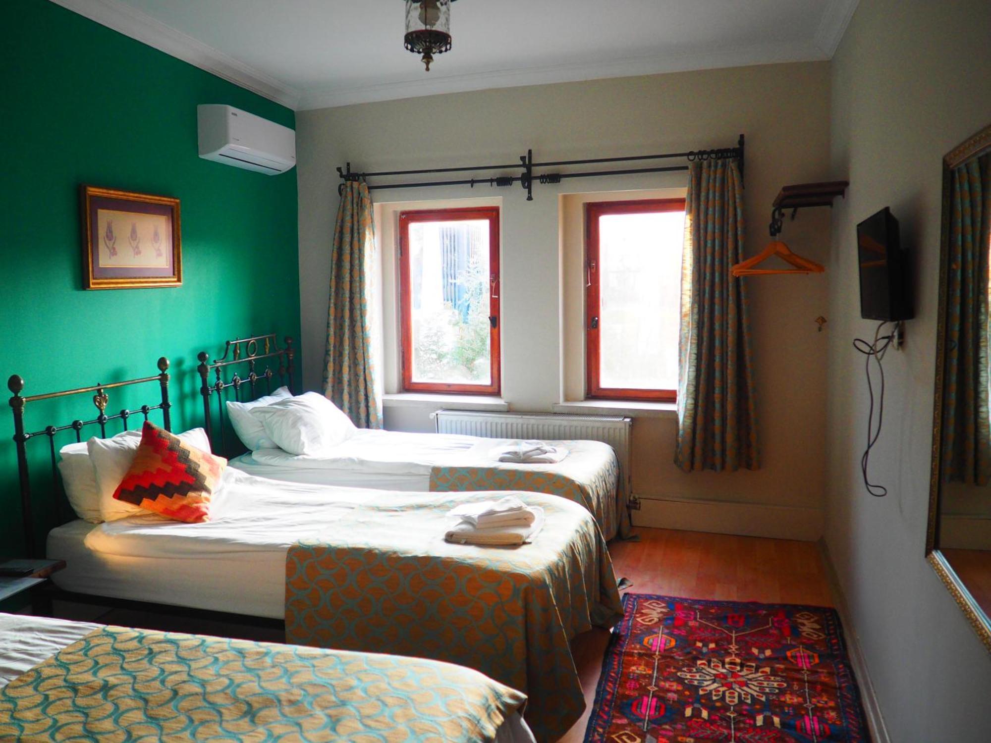 Hotel Nomads Cave & Rooftop 2*