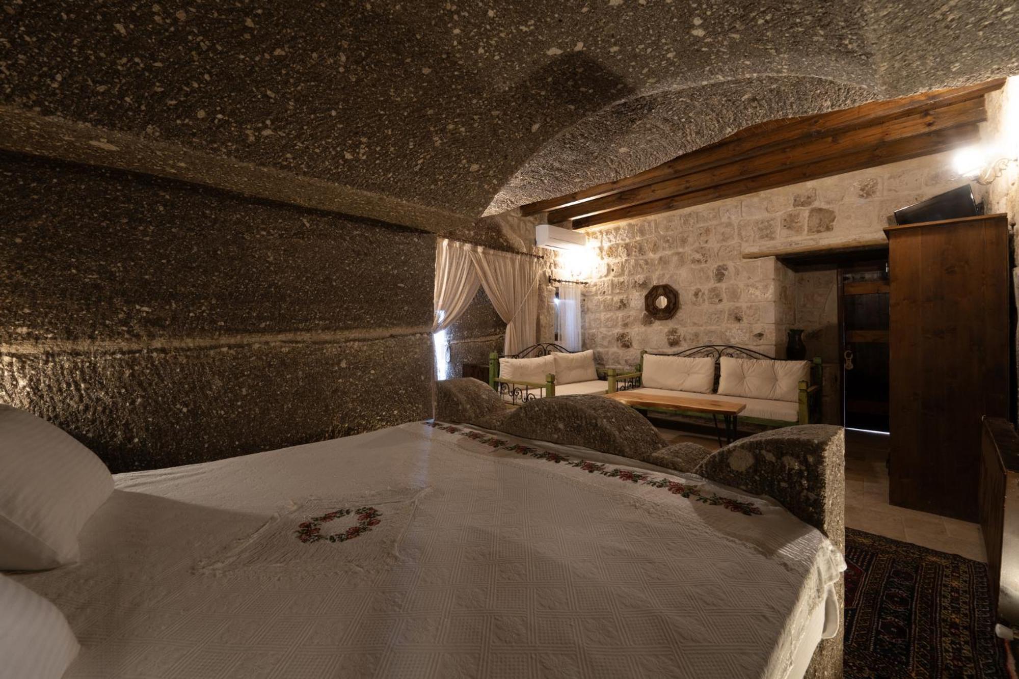 Grand Cave Hotel