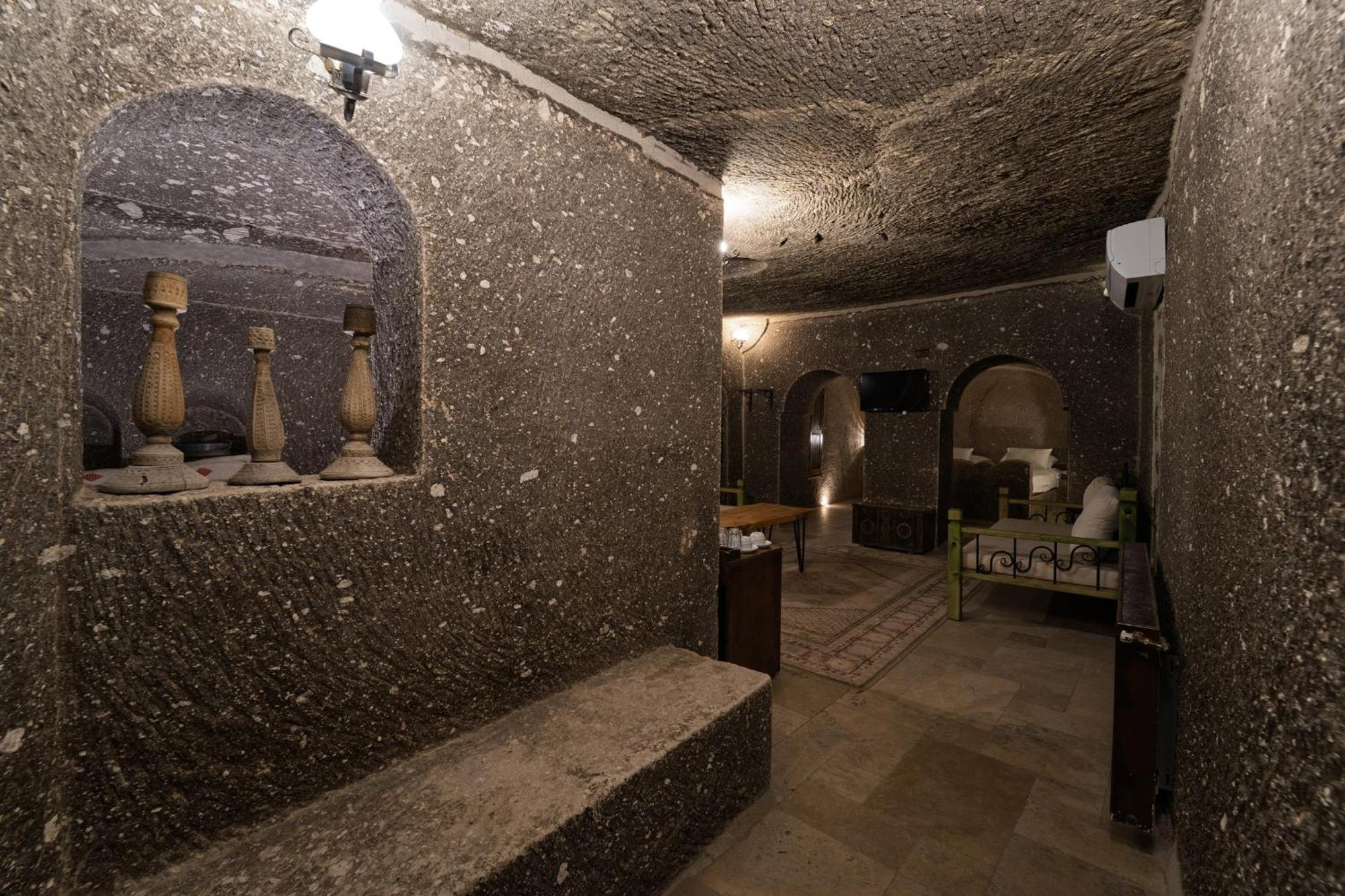 Grand Cave Hotel 2*