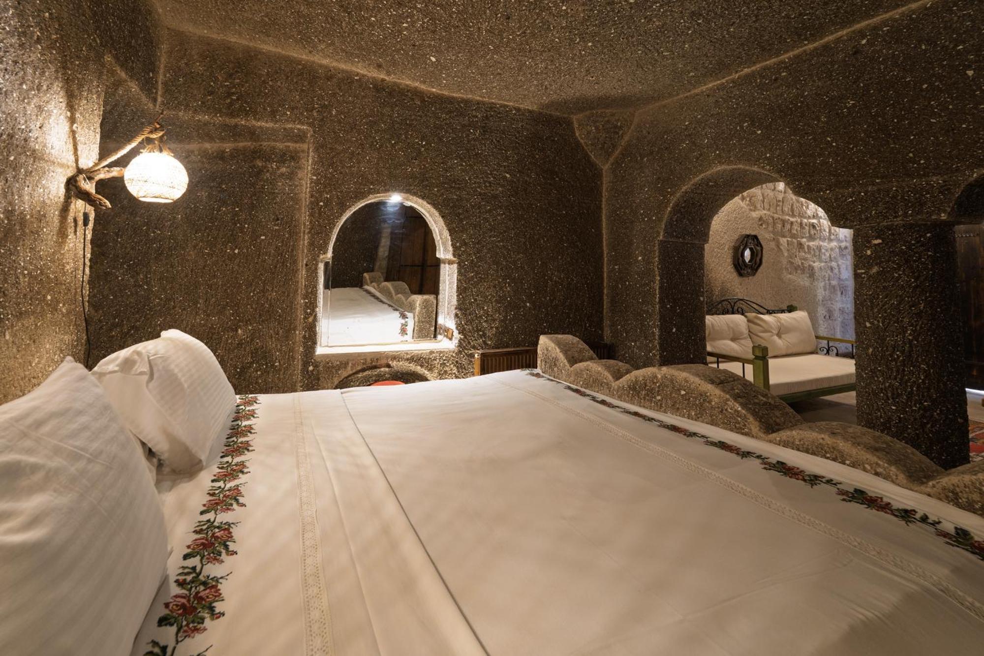 Grand Cave Hotel