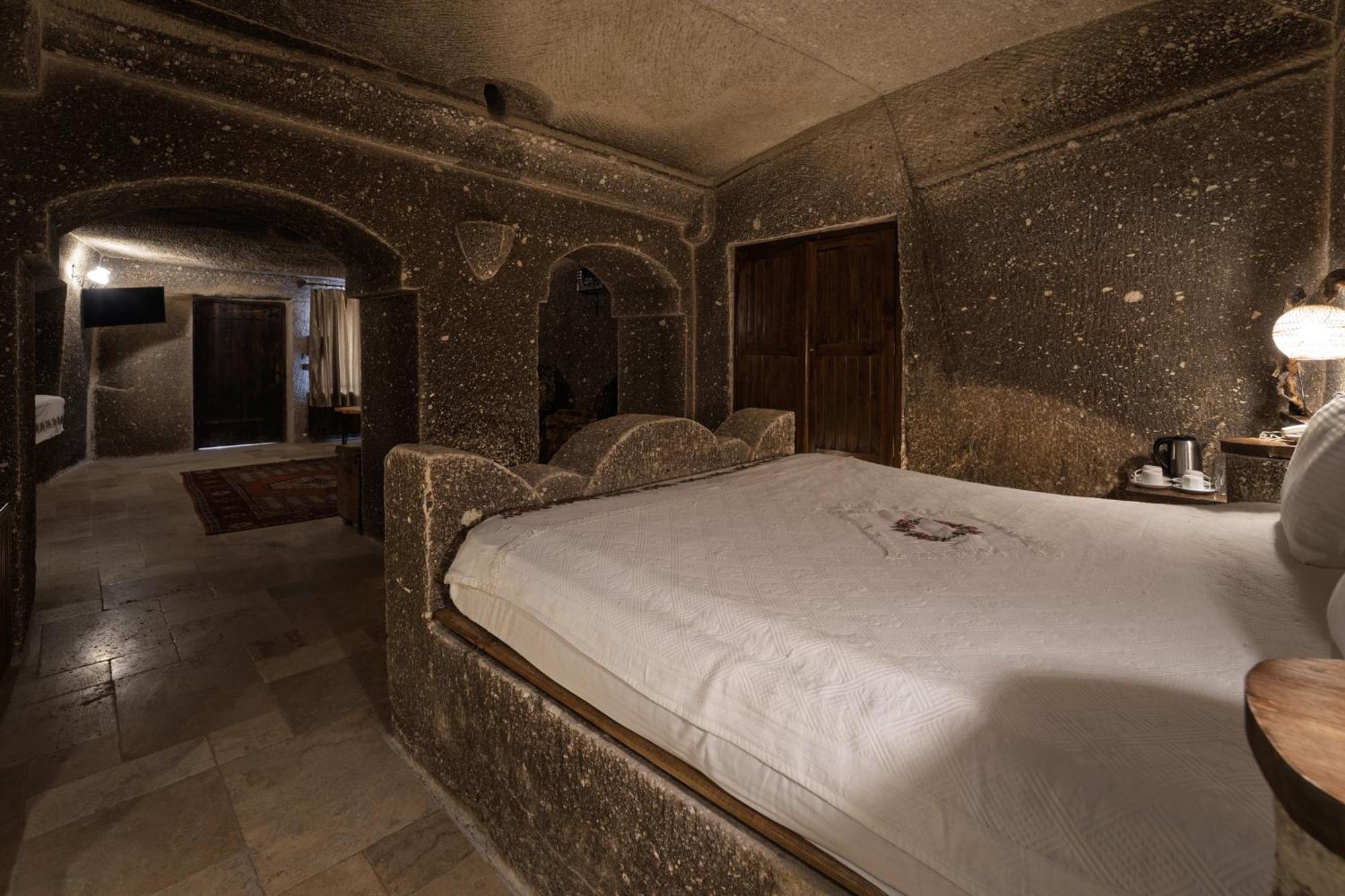 Grand Cave Hotel 2*