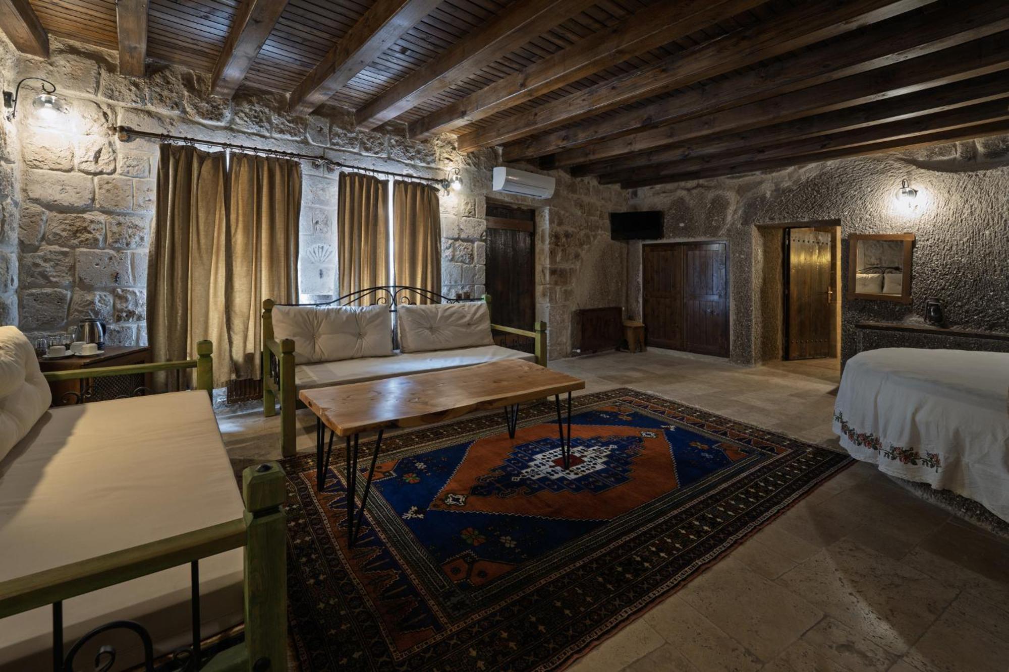 Grand Cave Hotel 2*