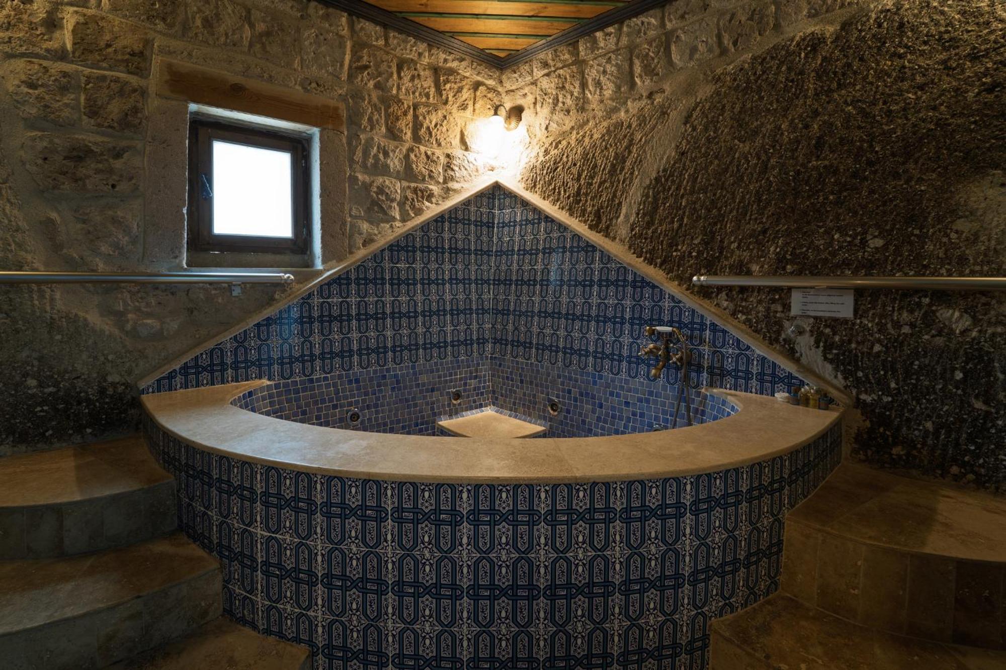 Grand Cave Hotel