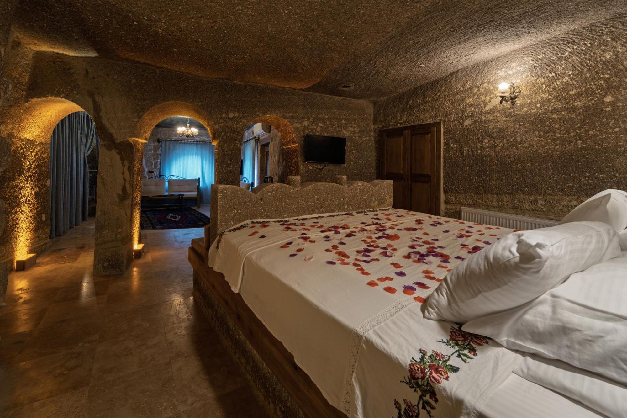Grand Cave Hotel