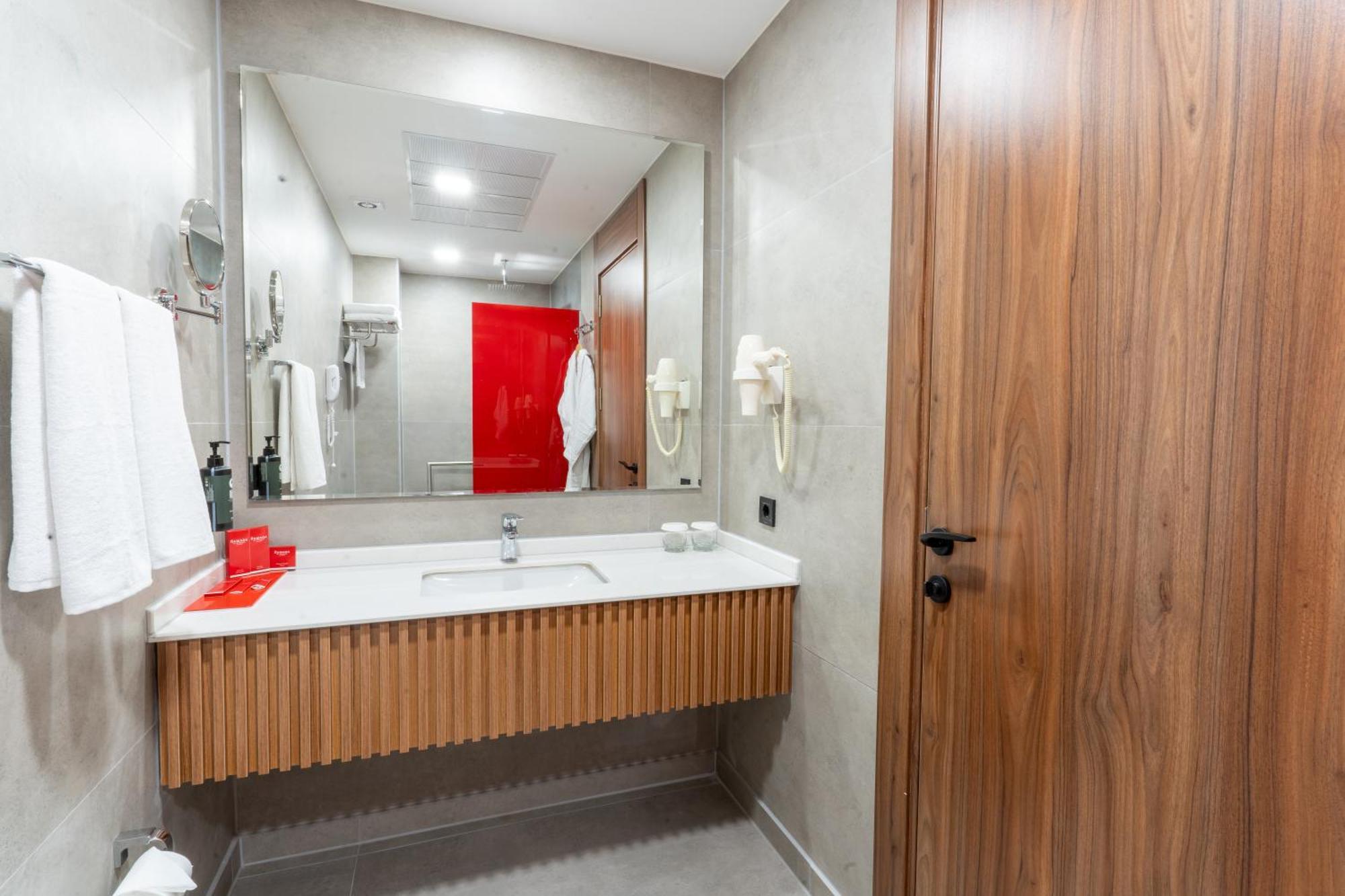 Ramada By Wyndham 5*
