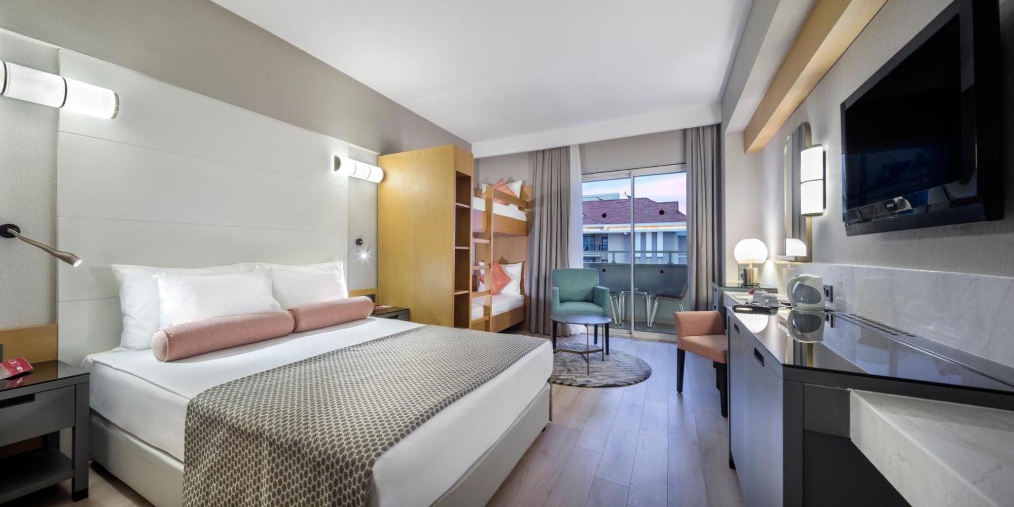 Trendy Aspendos 5* Side