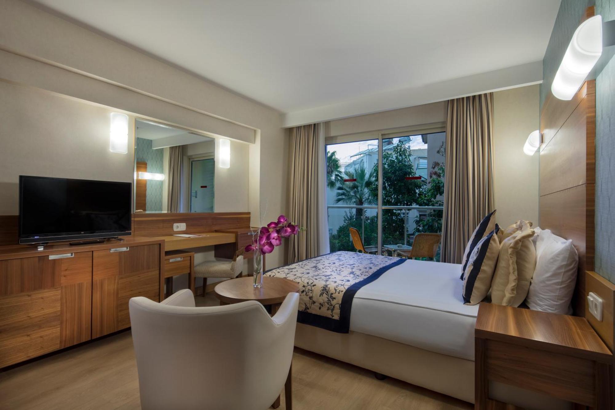Trendy Adults Only Hotel Side