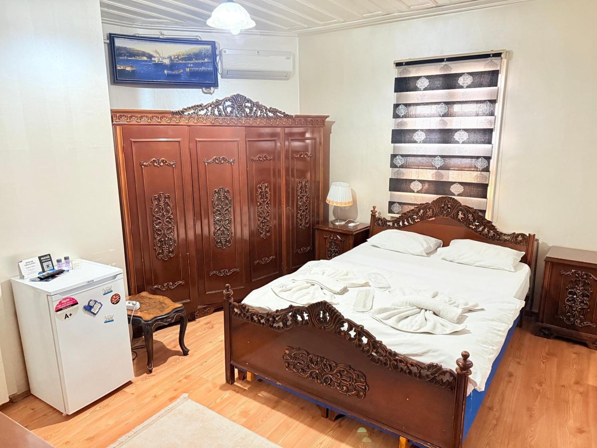 Oez Butik Antik Kent Myrleia Mudanya