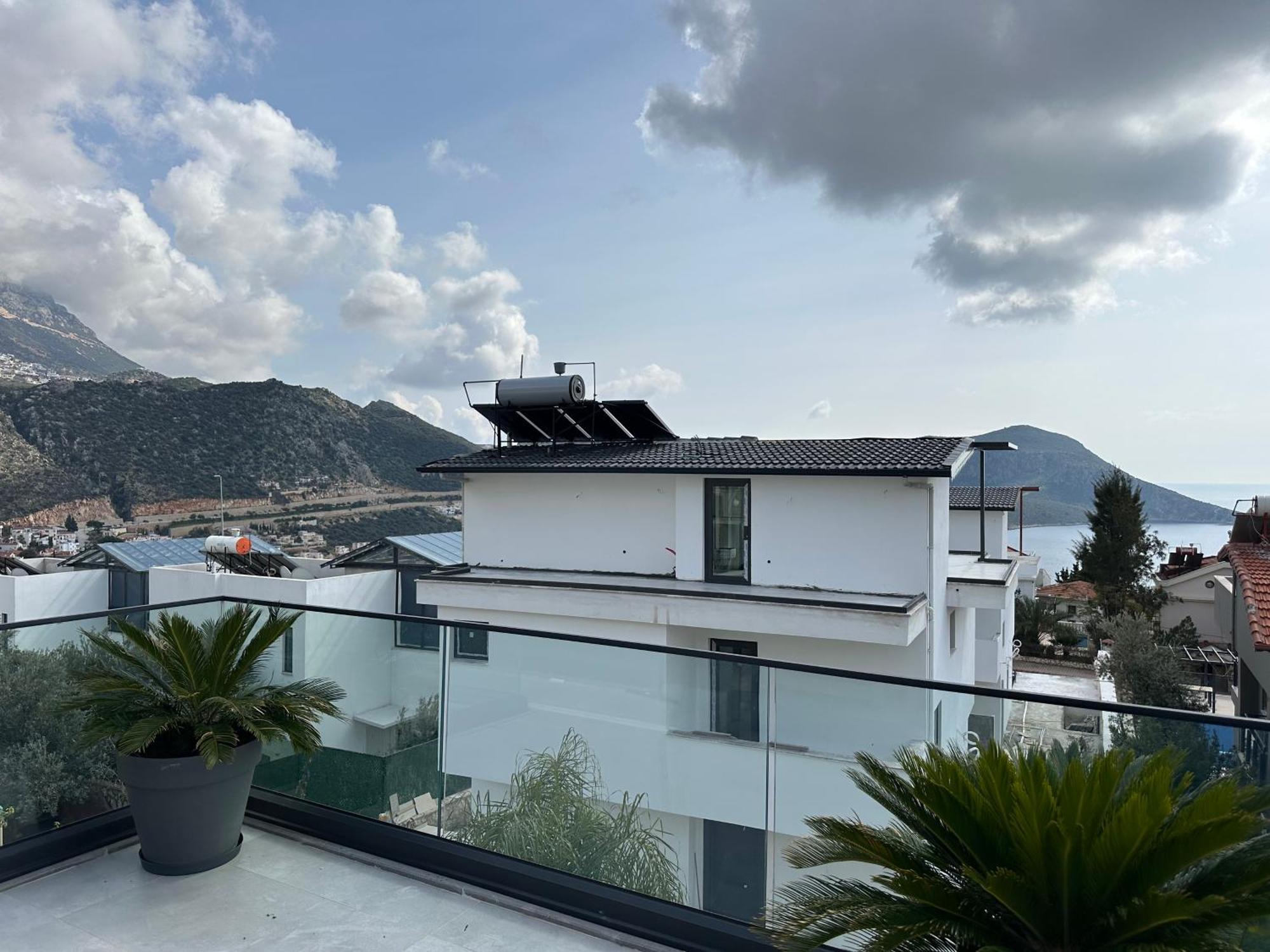 Kazarman, Kalkan'in Kalbinde Denize, Merkeze Villa Kalkan