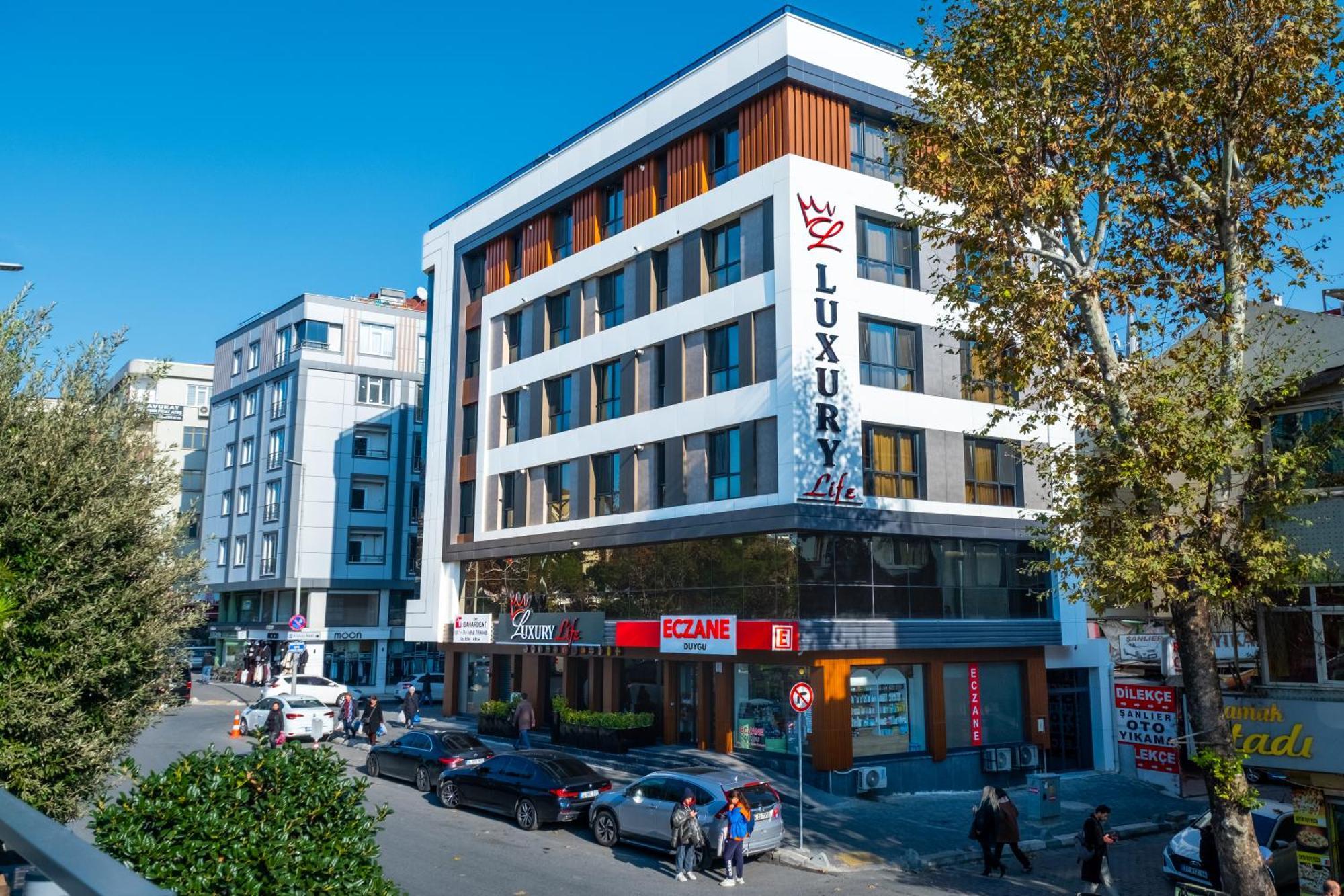 Luxury Life Hotel