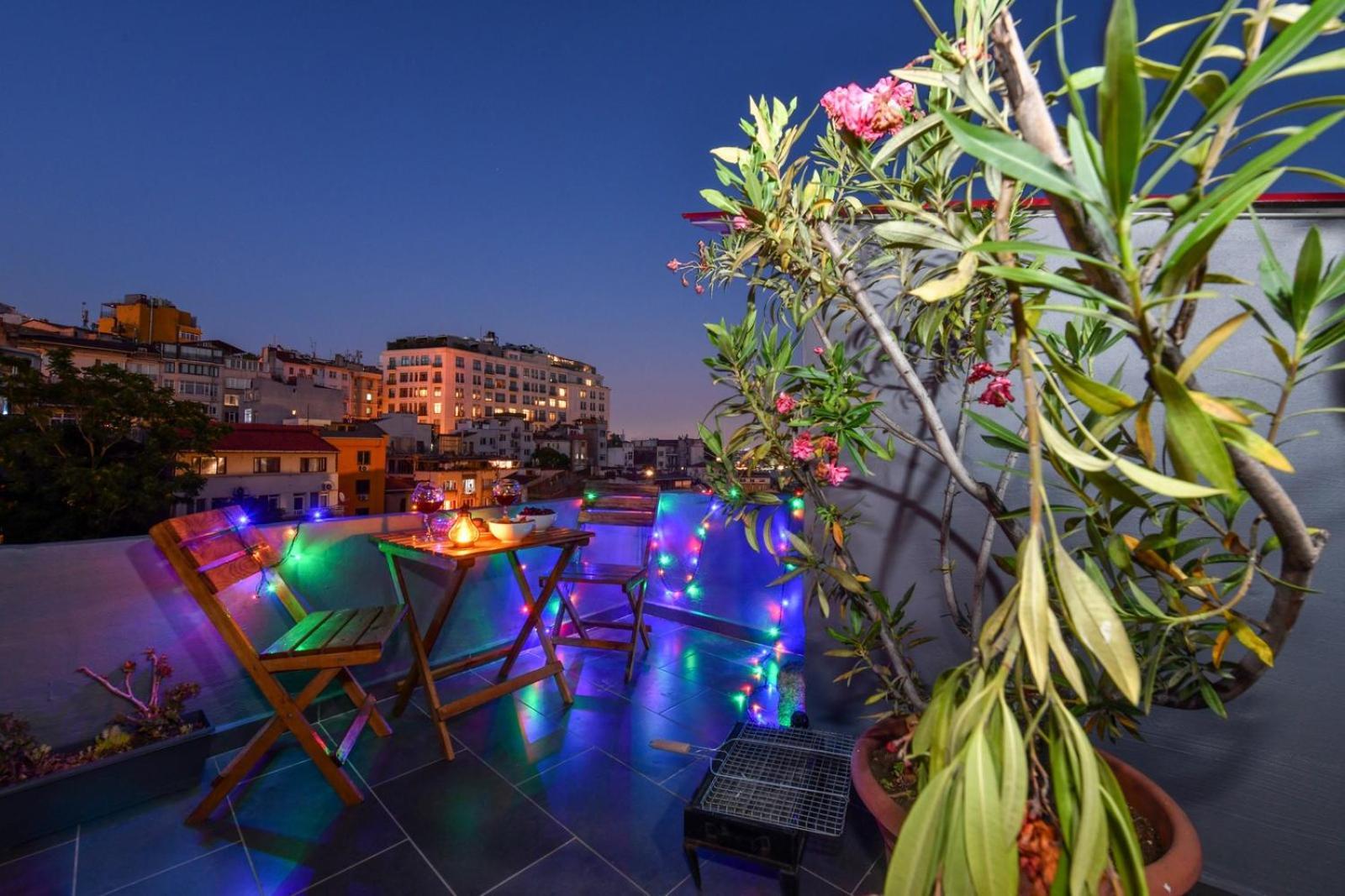 Apartment The Maiden Tower From Your Bedroom Romantic View, In Taksim Square Istanbul