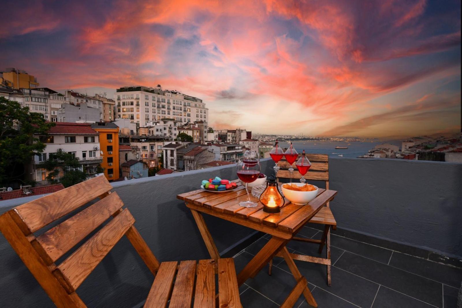 Apartment The Maiden Tower From Your Bedroom Romantic View, In Taksim Square *