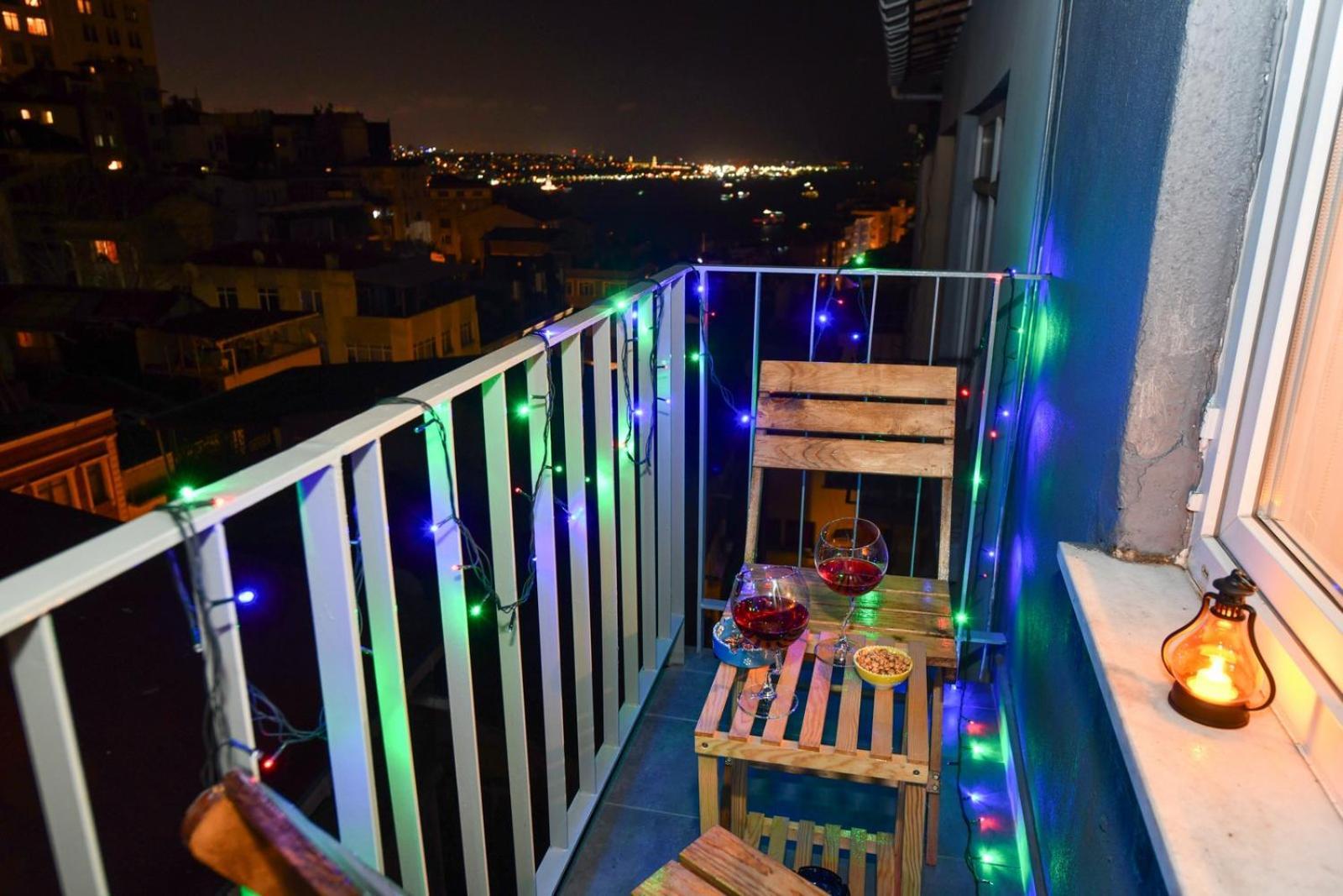 The Maiden Tower From Your Bedroom Romantic View, In Taksim Square Apartment