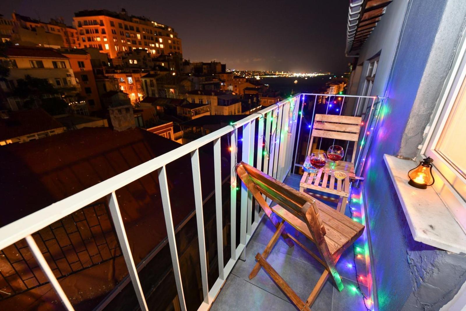 Apartment The Maiden Tower From Your Bedroom Romantic View, In Taksim Square *