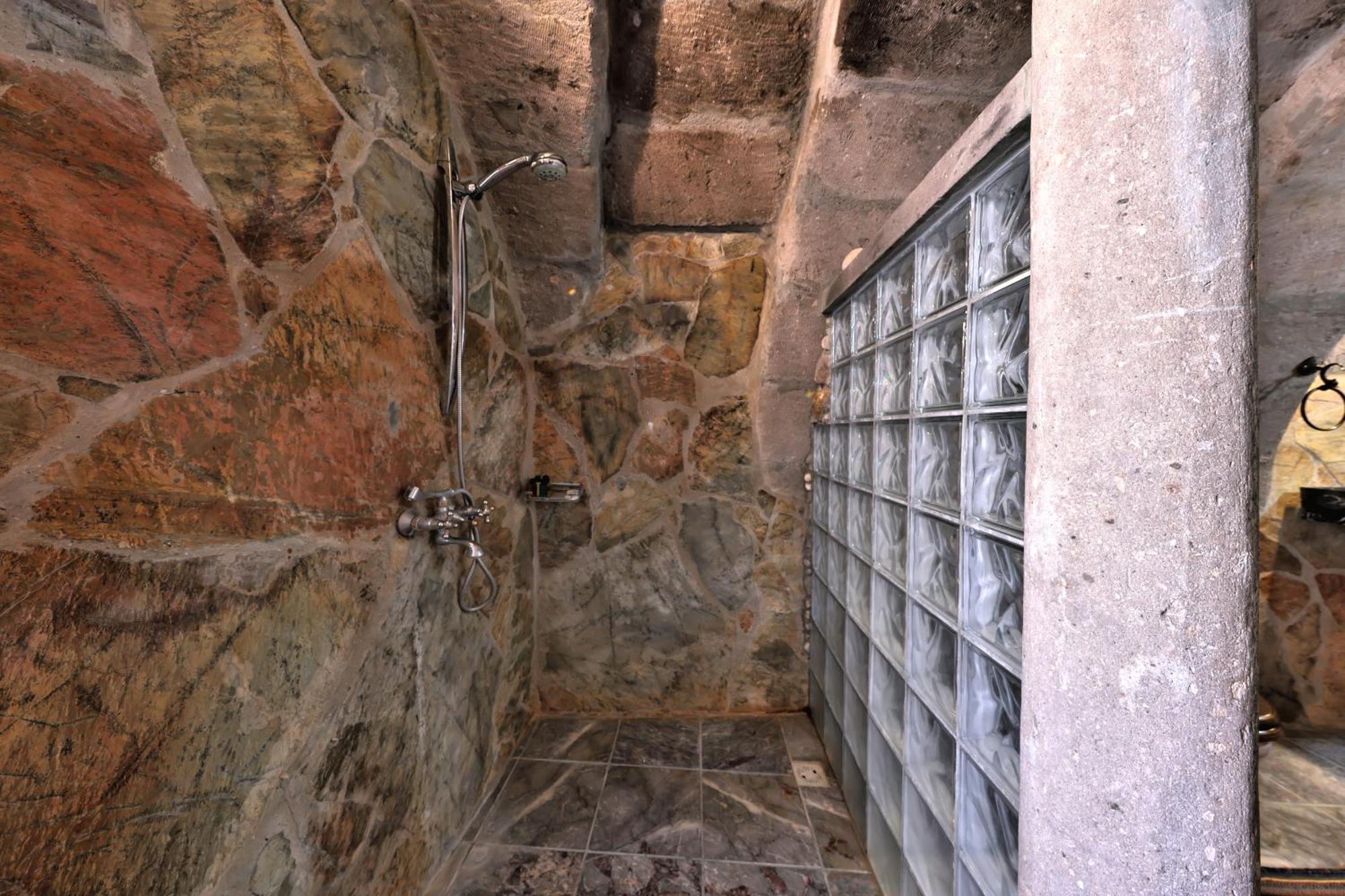 Hotel Potamia Cave *
