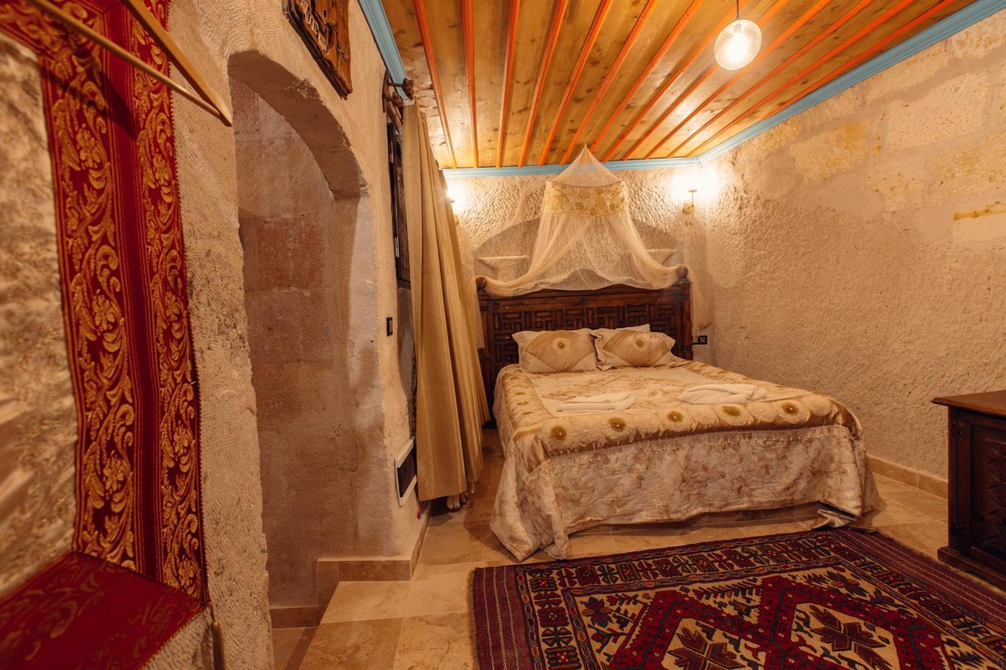 Travel Cave Hotel 2*