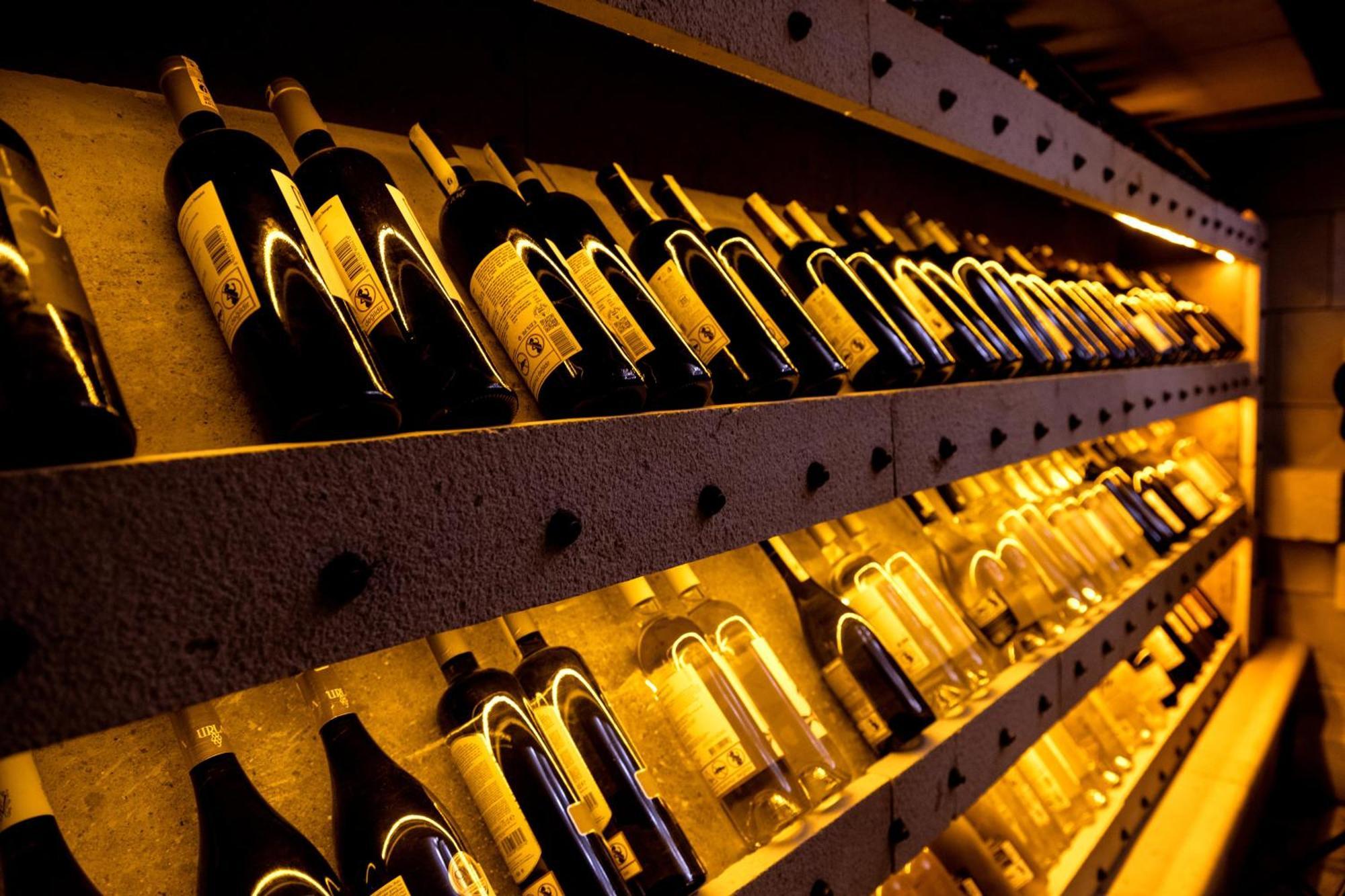 Wineport Riverside & Winery Hotel