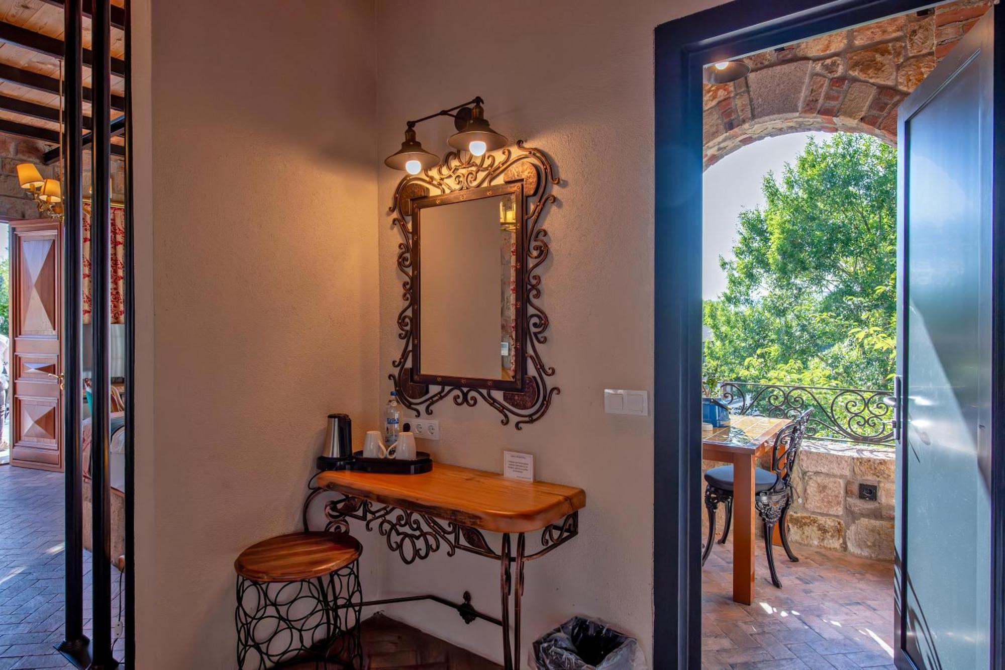 Hotel Wineport Riverside & Winery