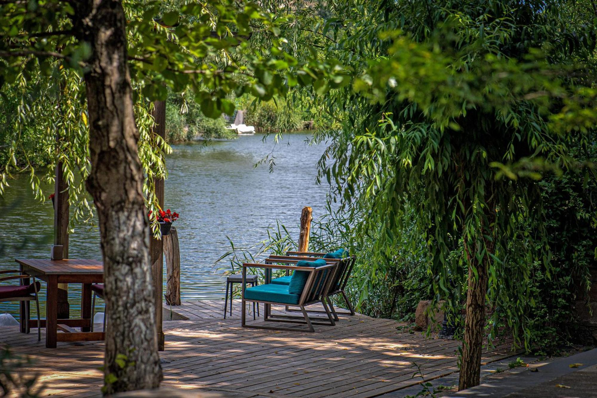 Wineport Riverside & Winery Hotel