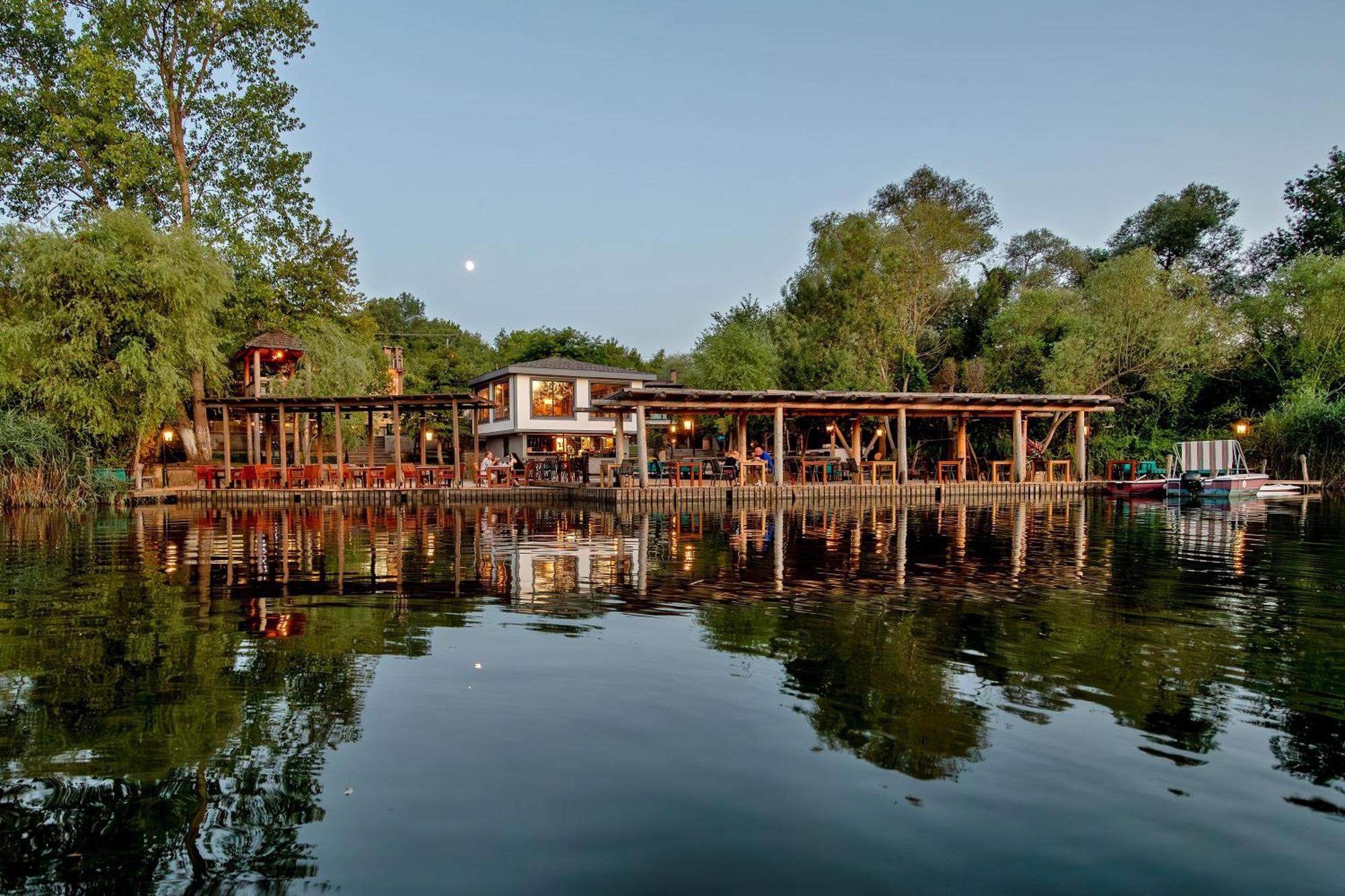 Wineport Riverside & Winery Hotel