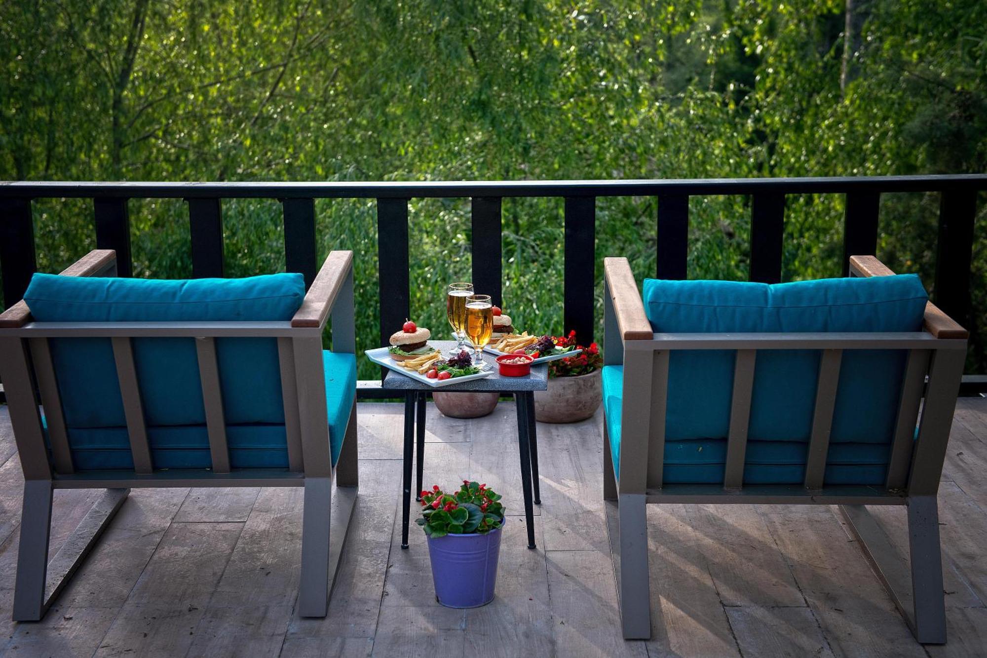 Wineport Riverside & Winery Hotel