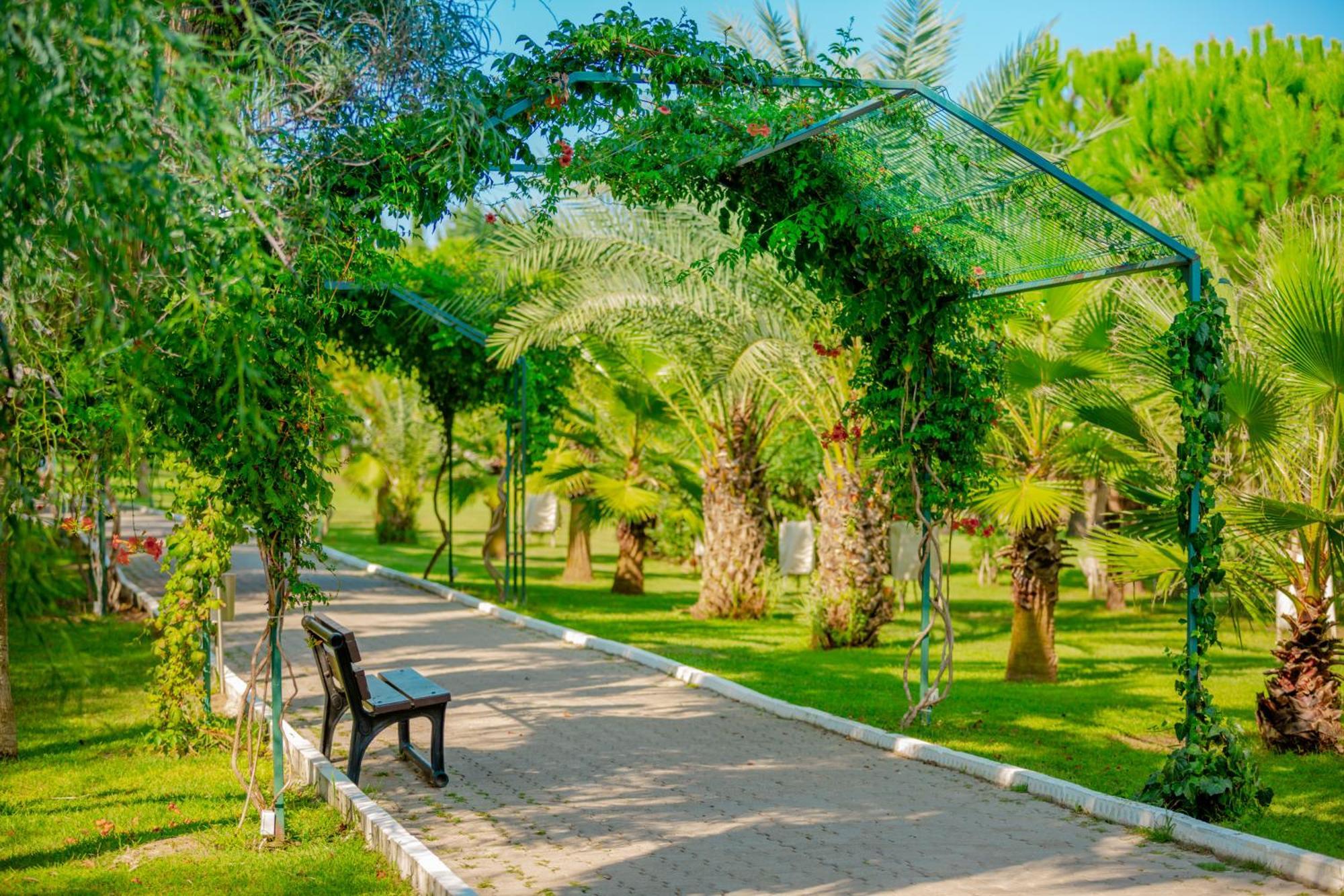 Resort Sural Side