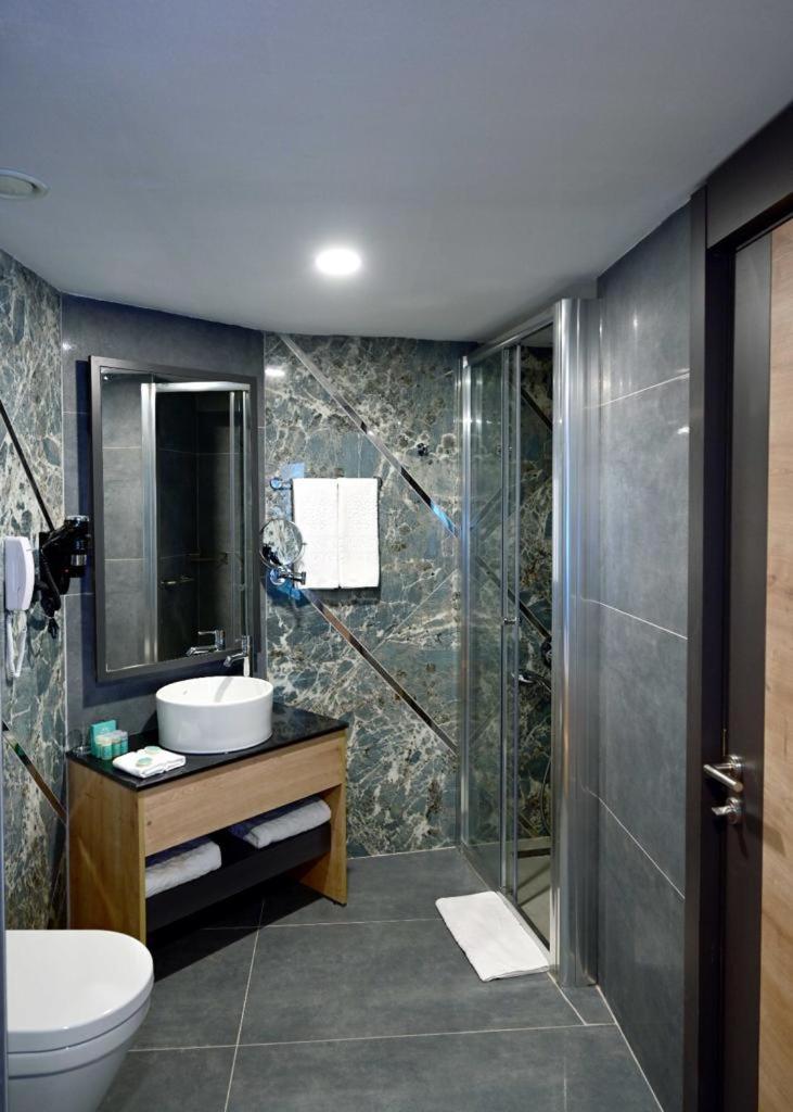 Signature Blue Hotel