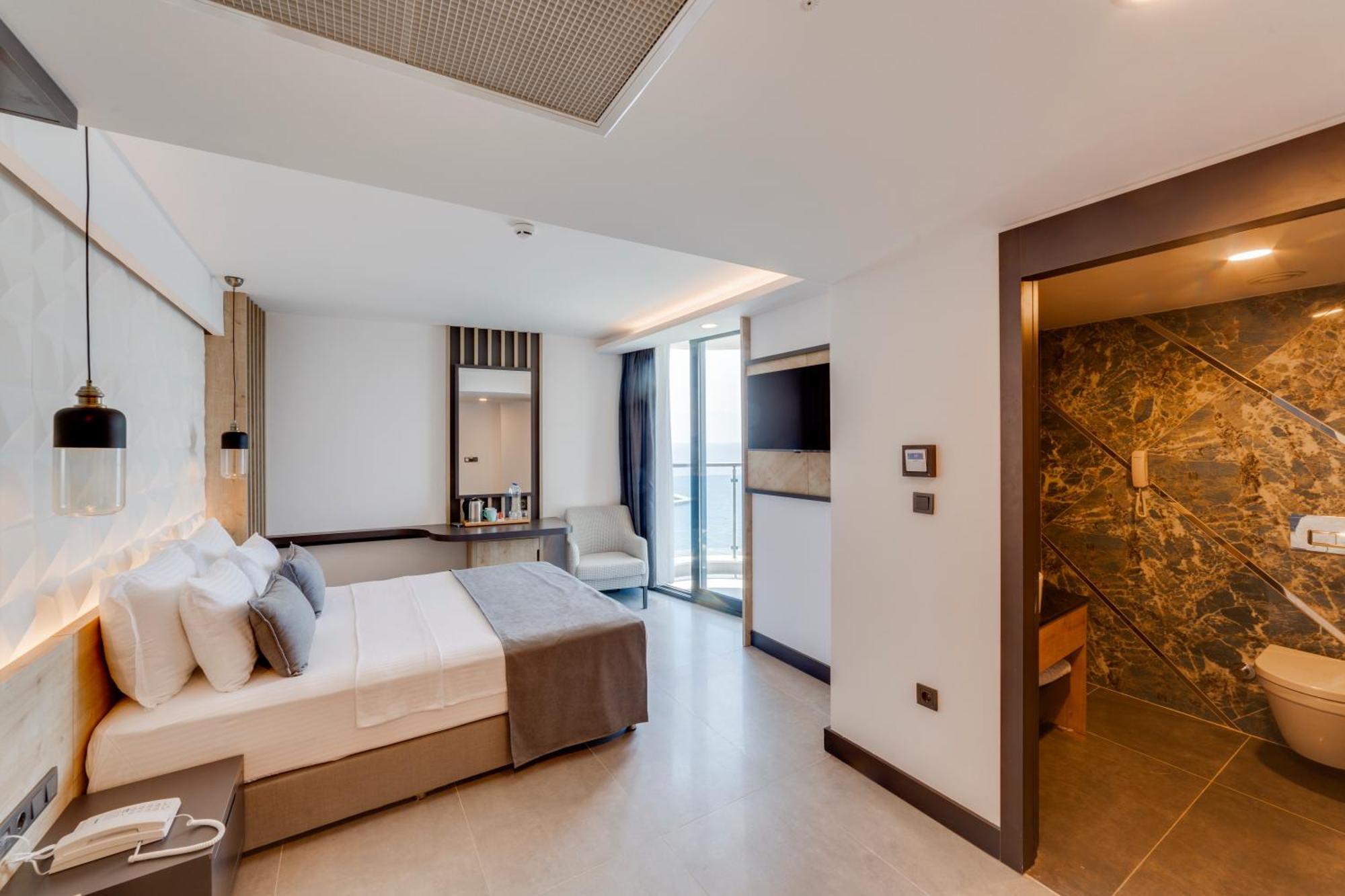 Signature Blue Hotel 5*