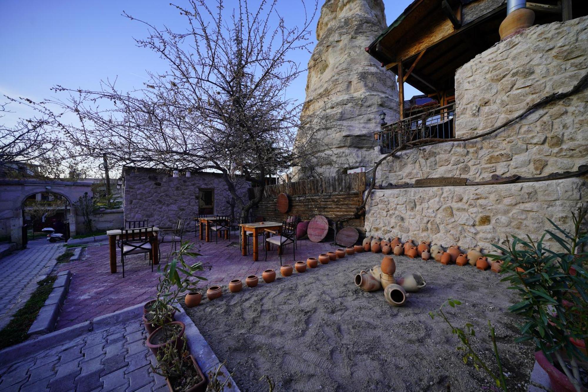 Glory Art Stone House Hotel *