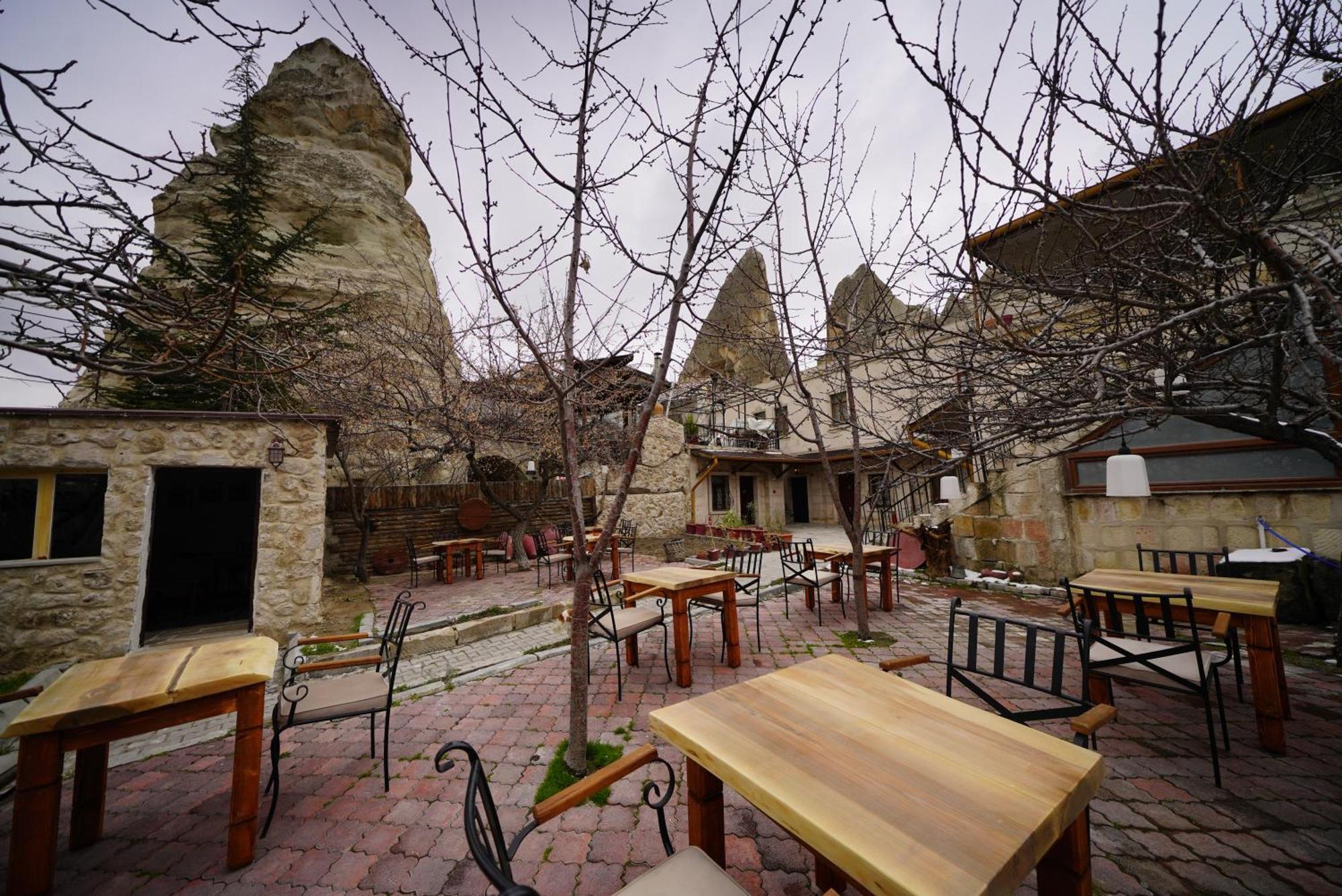 Glory Art Stone House Hotel *