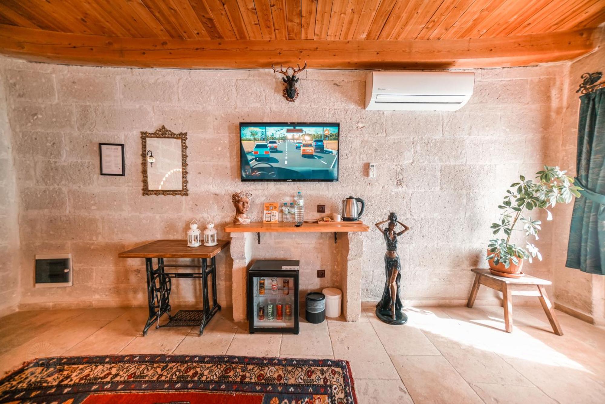 Zeus Cave 3*