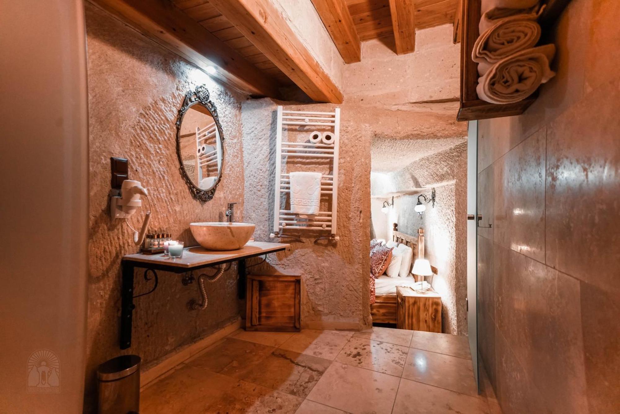 Zeus Cave Bed & Breakfast 3*
