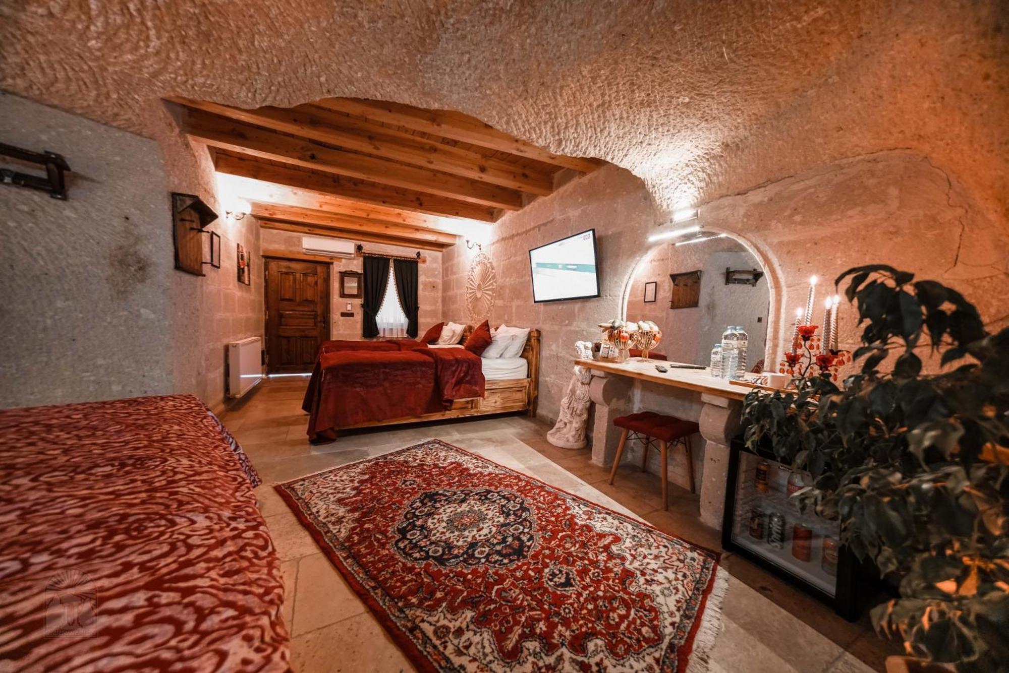 Zeus Cave 3*
