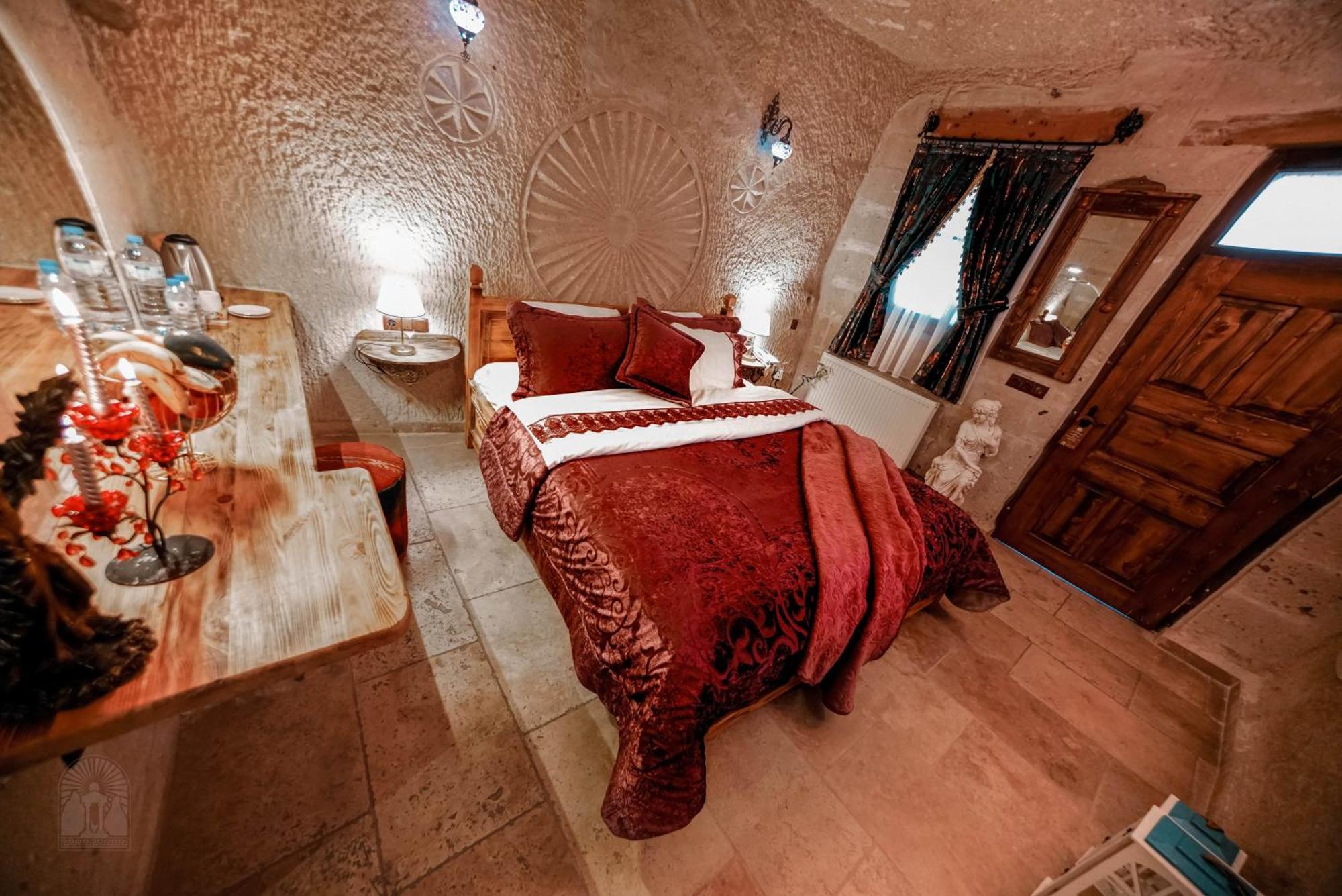 Zeus Cave 3*