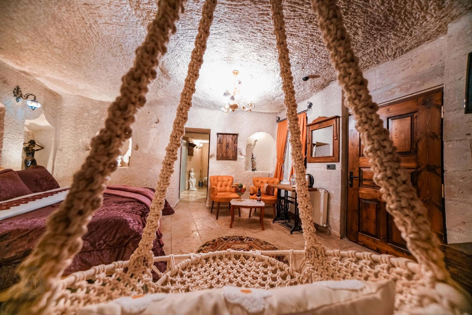 Zeus Cave Bed & Breakfast 3*