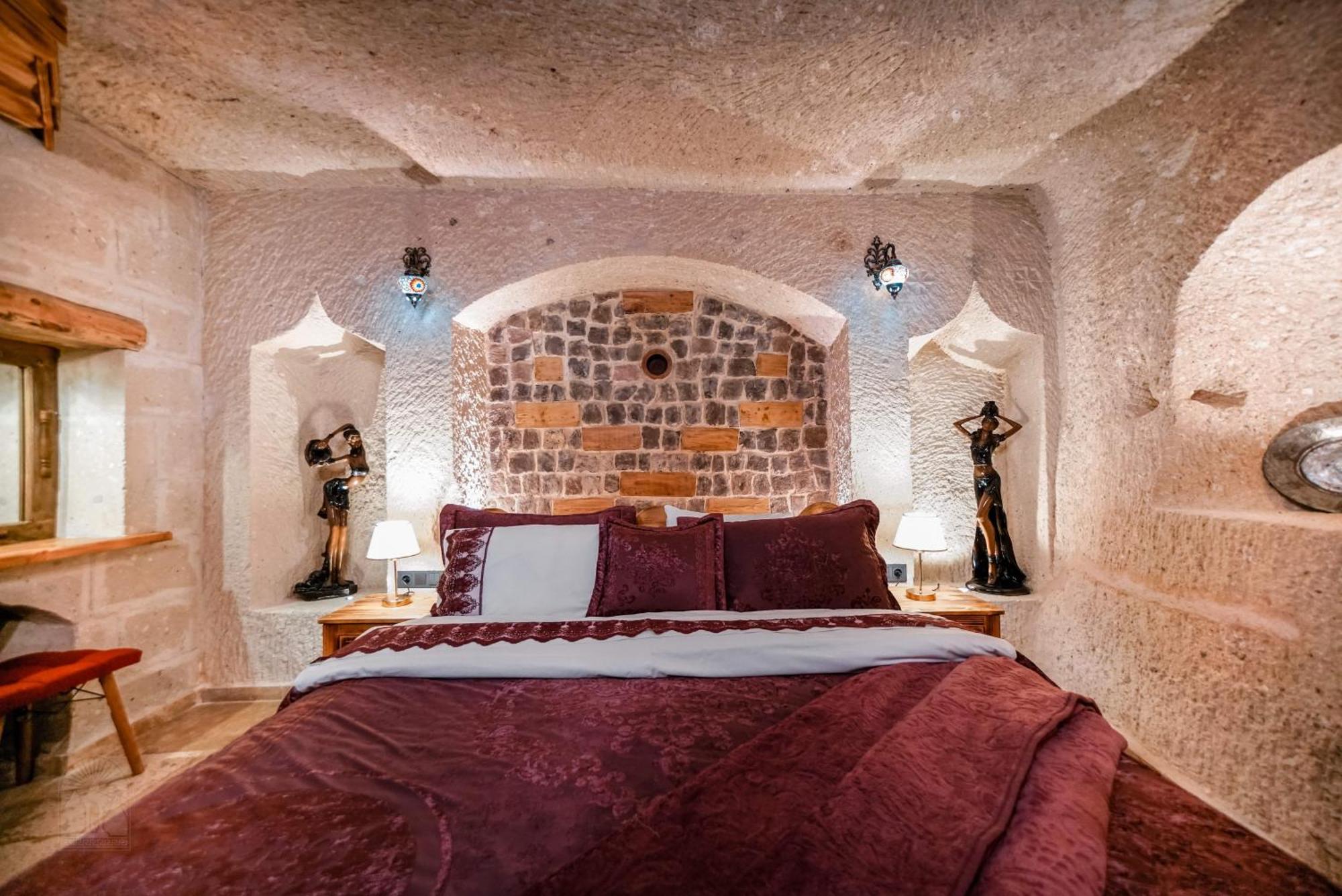 Zeus Cave 3*