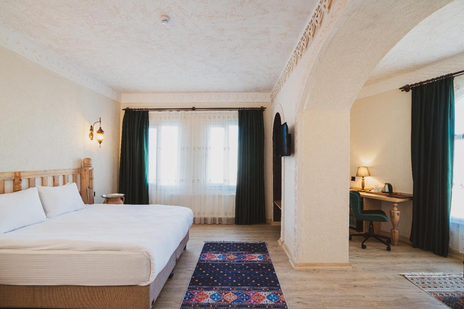 Raymar Hotel