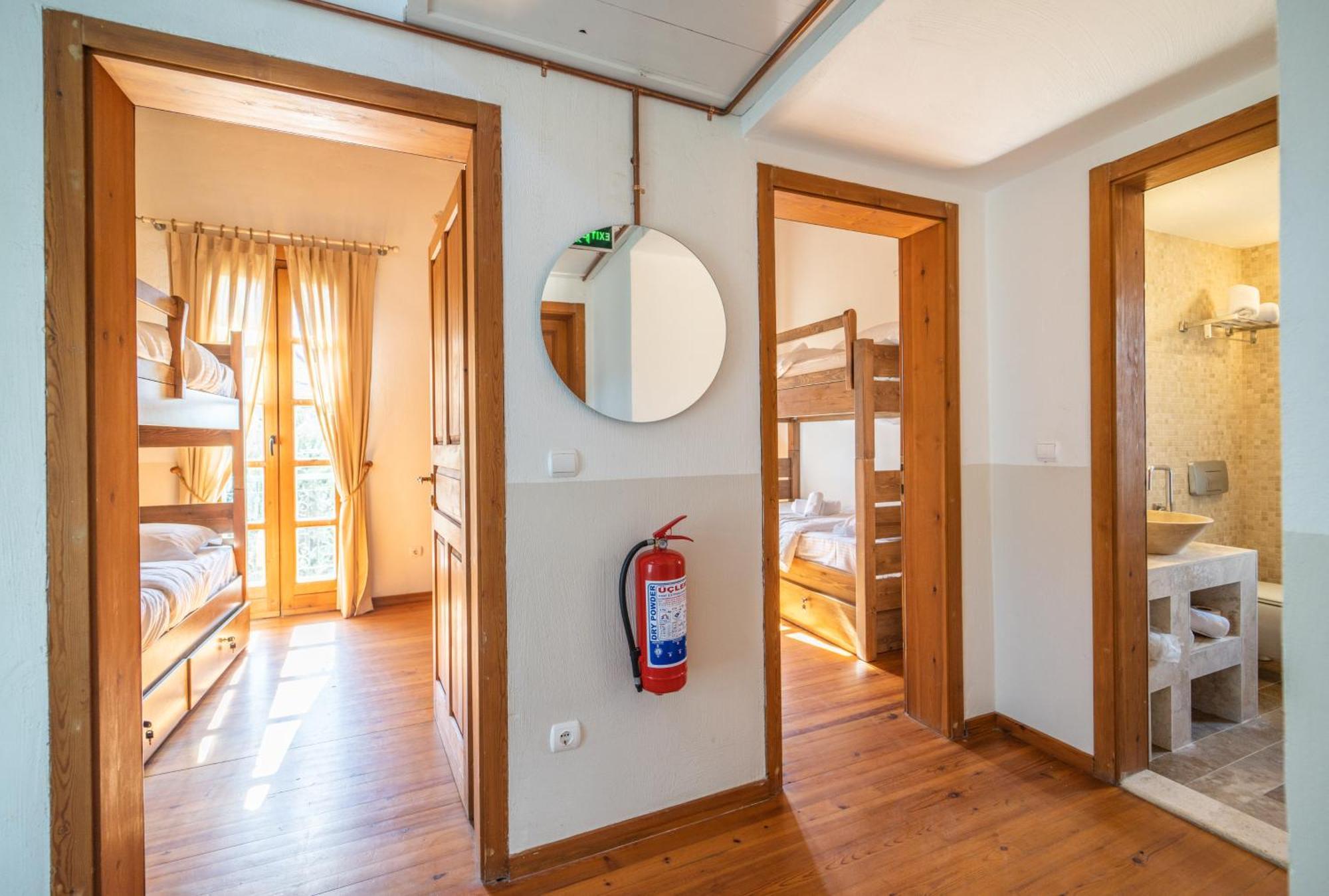 Banana Food & - Adults Only Hotel 3*