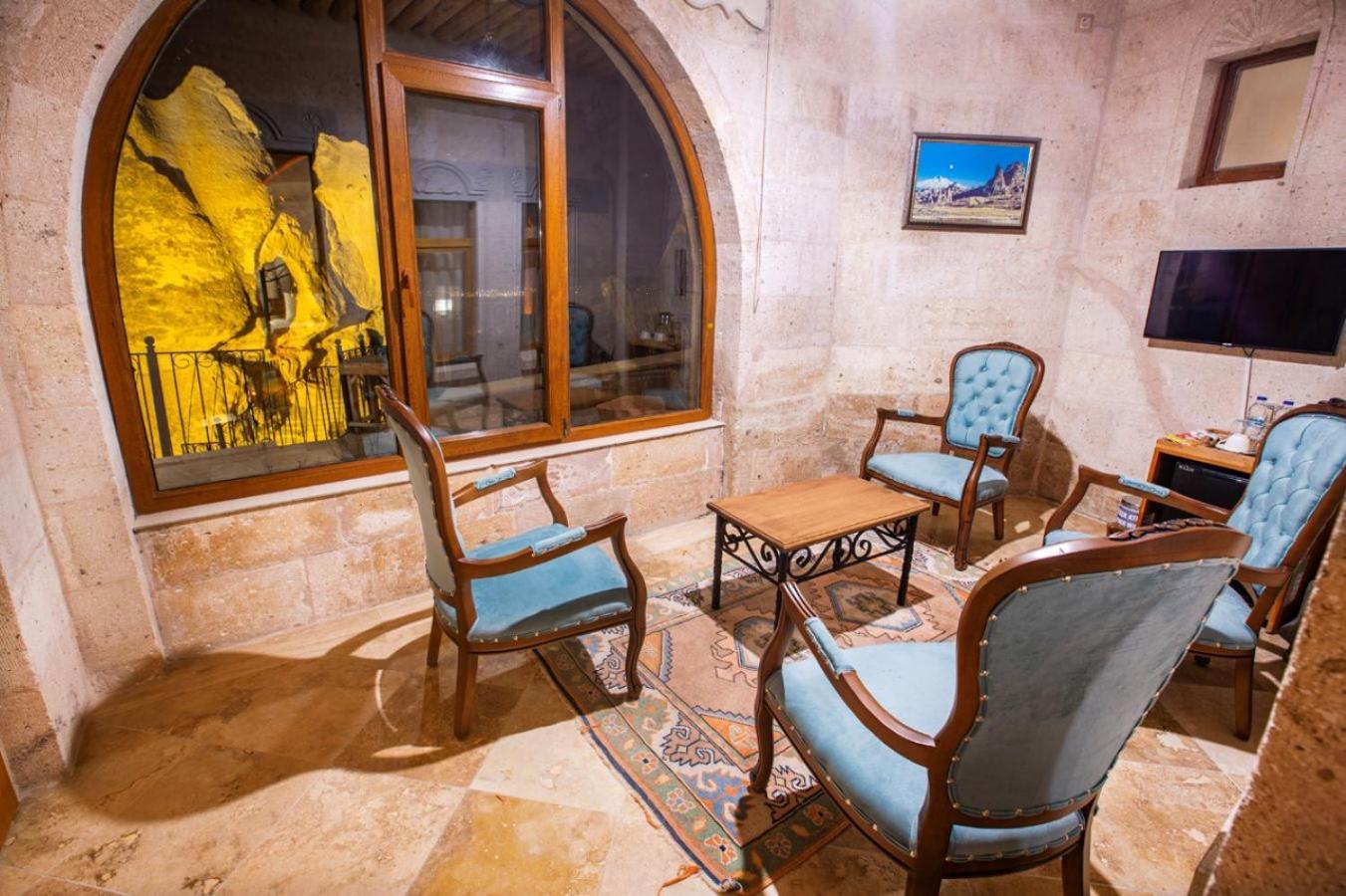 Caldera Cave & Restaurant 4*