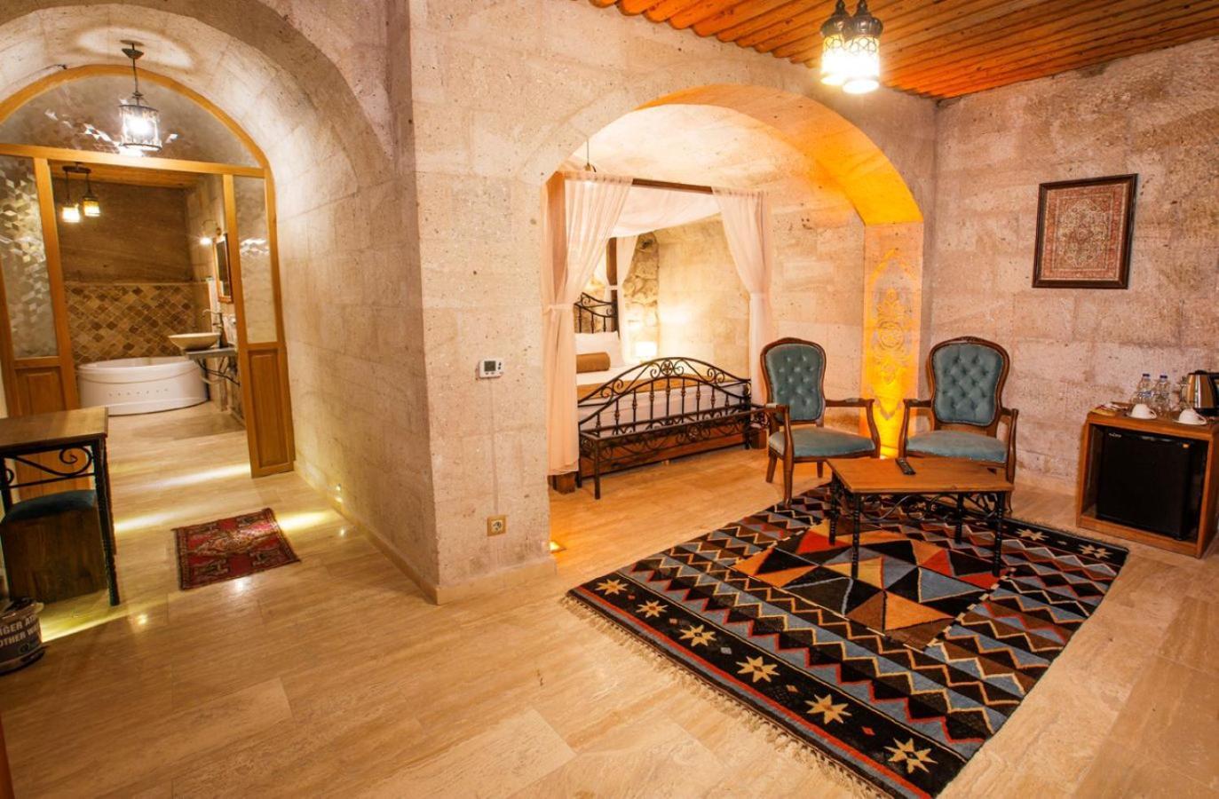 Caldera Cave & Restaurant Hotel