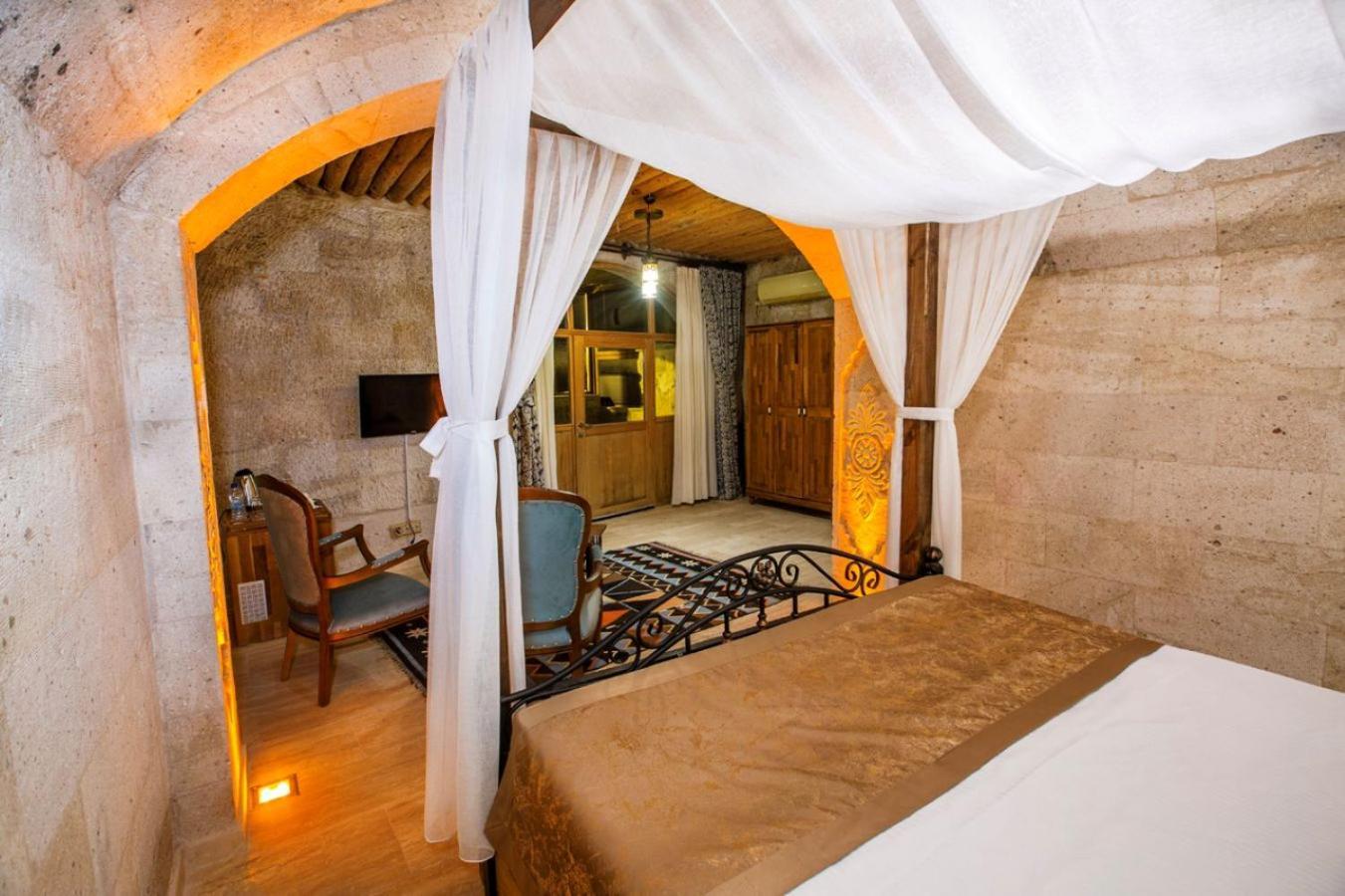 Caldera Cave & Restaurant Hotel 4*