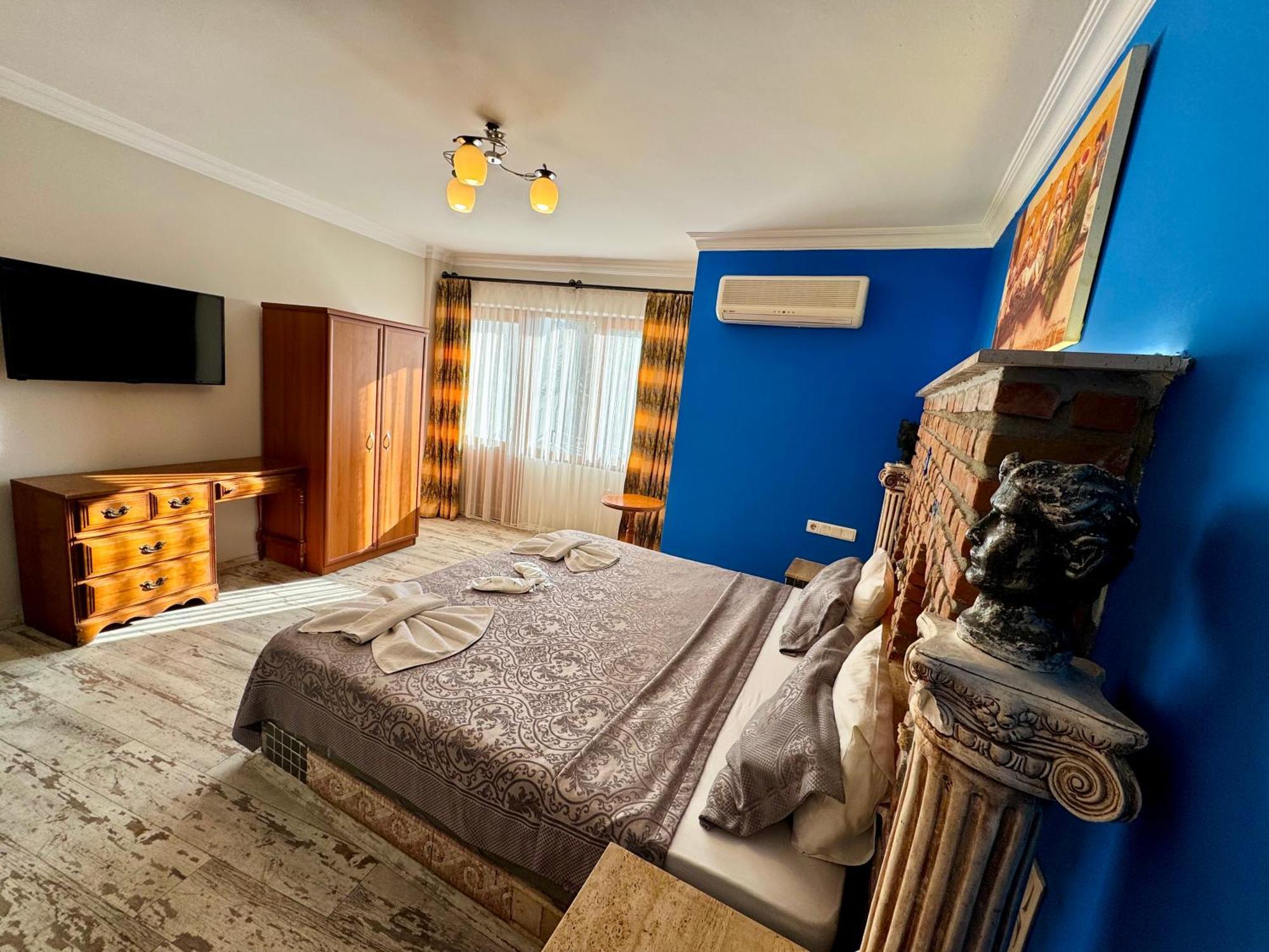 Rebetika & Bistro Hotel